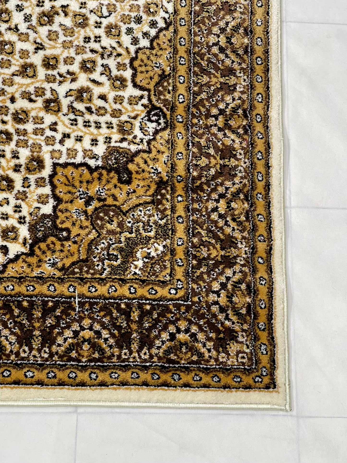 Persian polypropylene Rug,back woven(Article-141-Off white)
Size : 5ft width x 7.3ft length (150cm x 220cm)