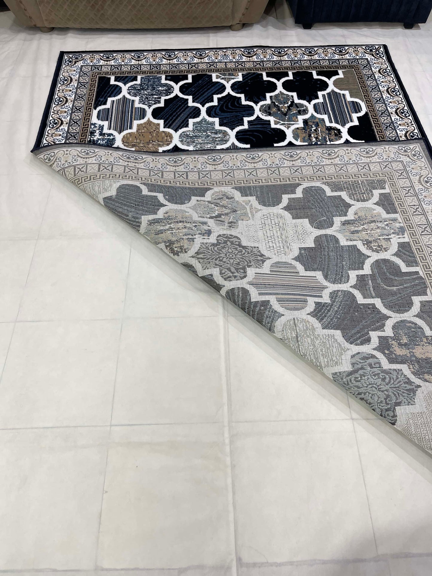 Modern polypropylene Rug,back woven(Article-5001-Blue)
Size : 6.6 ft width x 9.6 ft length (200cm x 290cm)