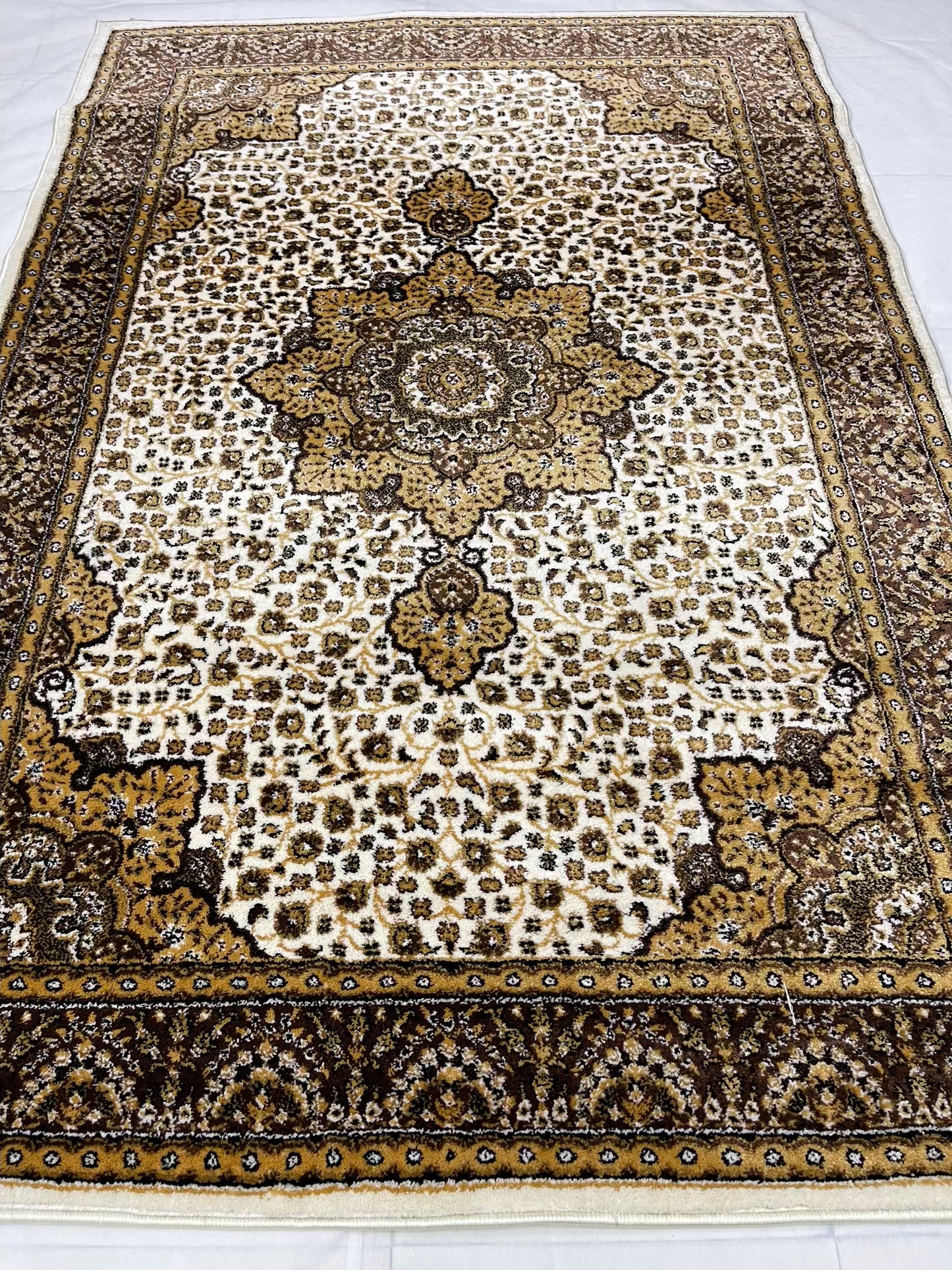 Persian polypropylene Rug,back woven(Article-141-Off white)
Size : 5ft width x 7.3ft length (150cm x 220cm)