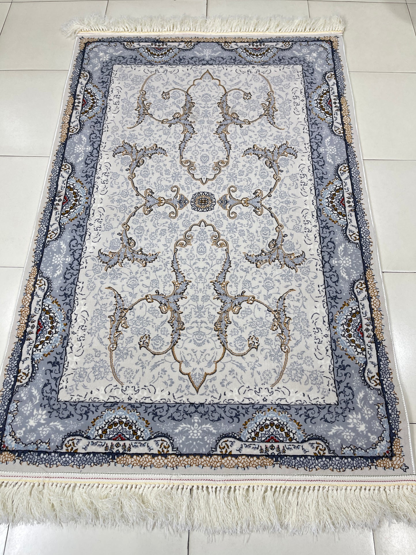Irani Acrylic 700 Reeds
Article -204-Off white
Size : 3 ft width x 5 ft length (100cm x 150cm)