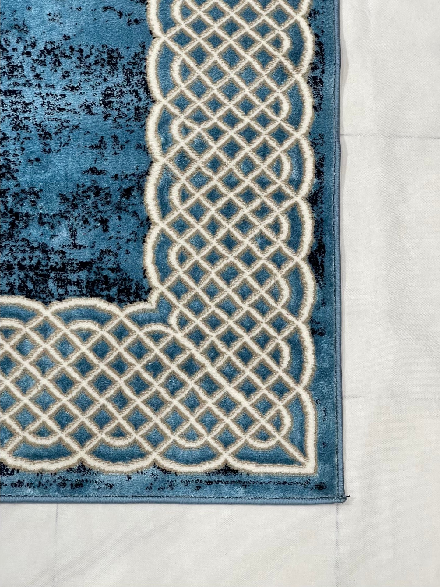 Pakistani Silk Woven Rug.(Article-1453-Feroze)
Size : 5ft width x 7.3ft length (150cm x 220cm)