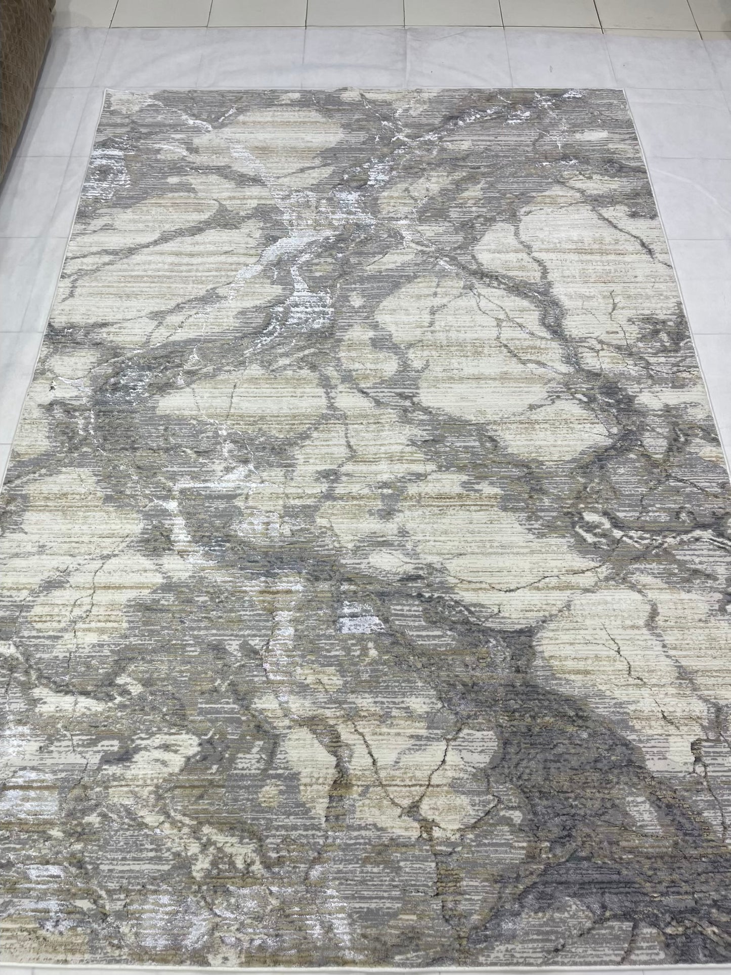 Turkish Top Quality Silk.(Article-1999-Grey , Off white ) Size: 6.6 ft width x 9.6 ft length (200cm x 290cm)