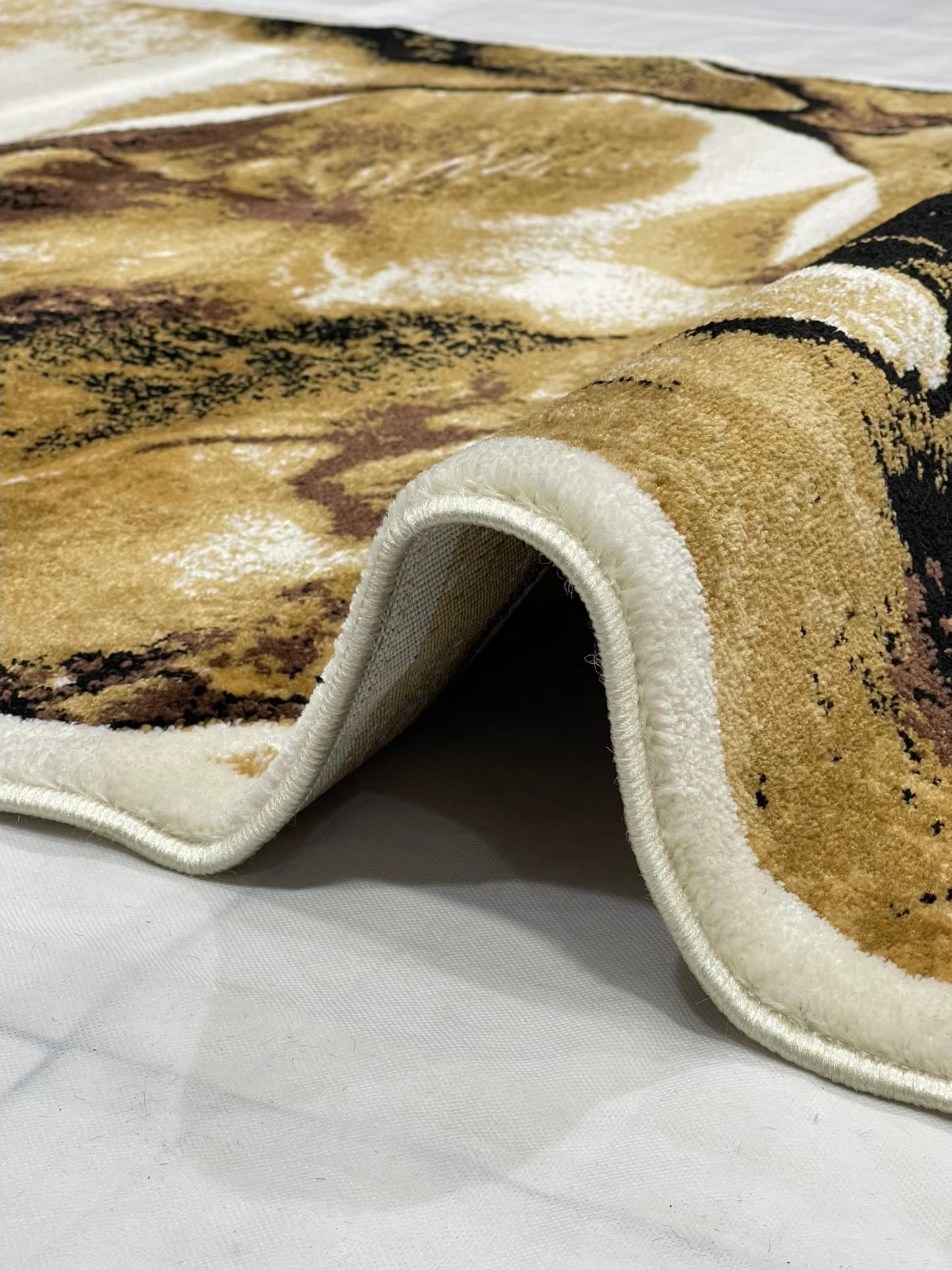 Modern polypropylene Rug,back woven(Article-670-Off white)
Size : 5ft width x 7.3ft length (150cm x 220cm)