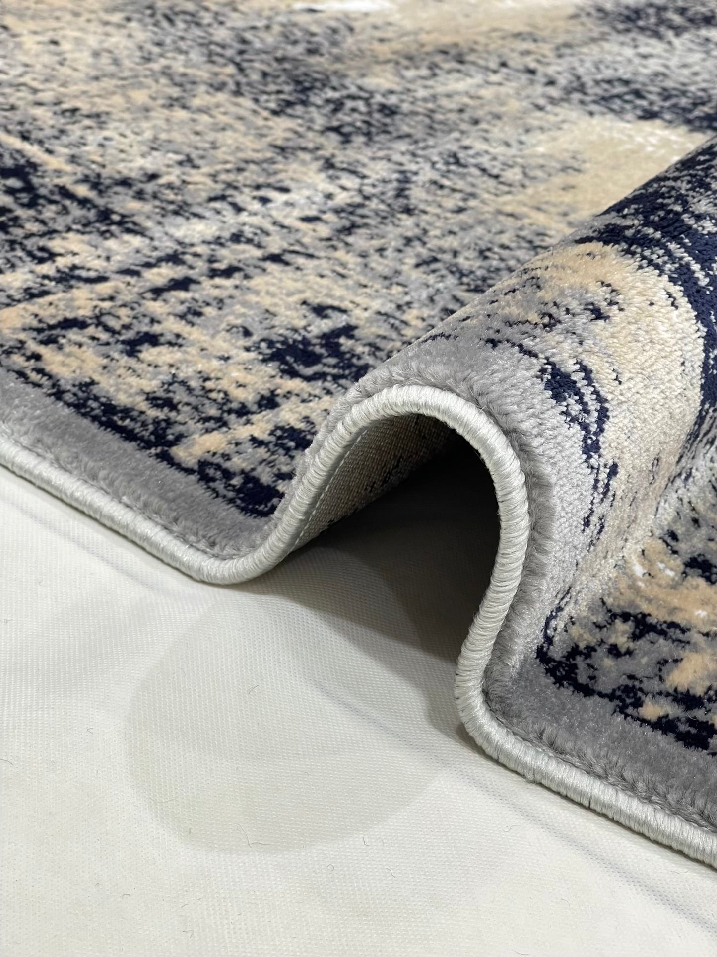 Modern Polypropylene Rug,back woven(Article-1654-Grey)
Size : 5ft width x 7.3ft length (150cm x 220cm)