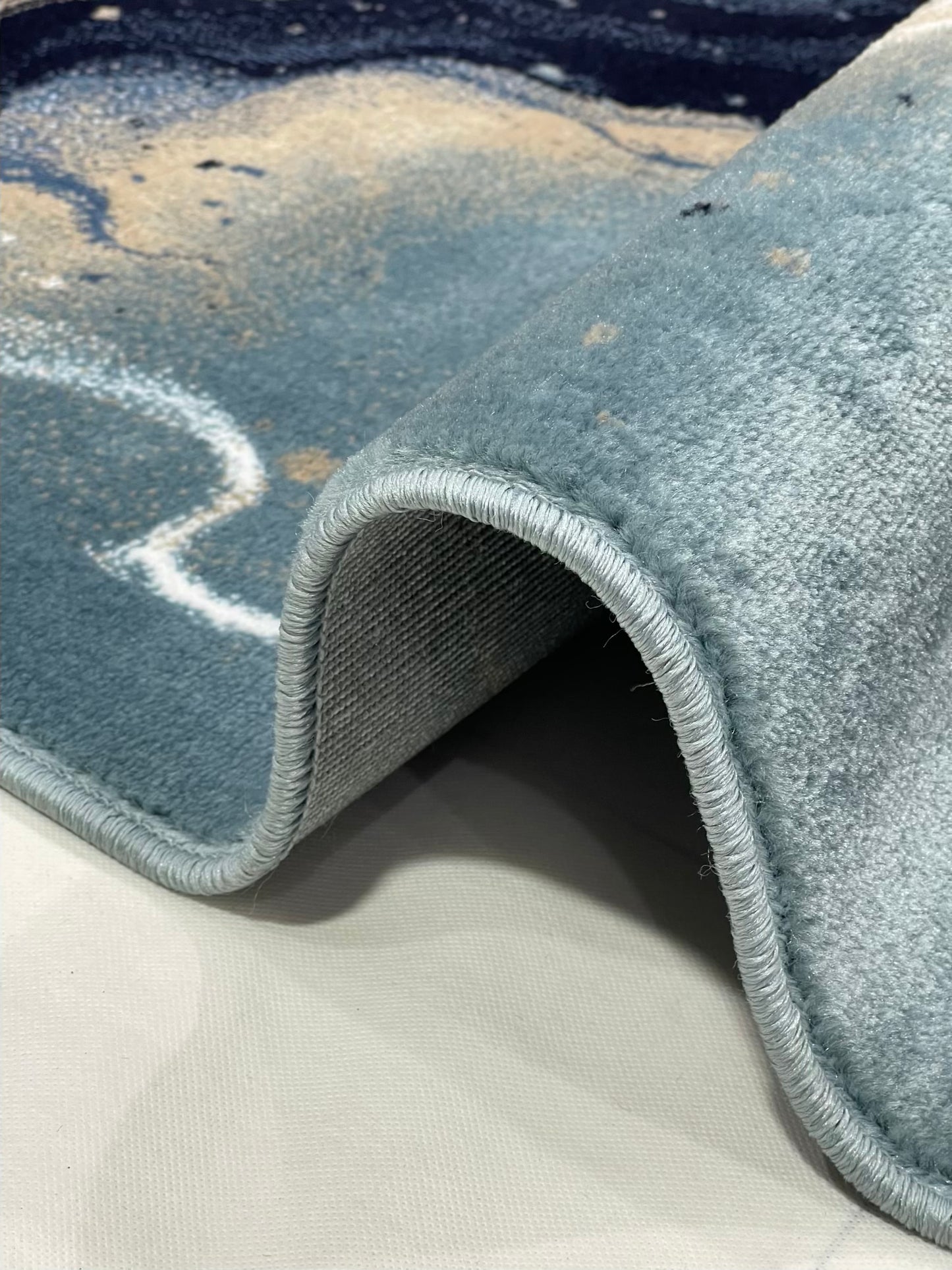 Feroze Modern Polypropylene Woven Runner.
Size : 2.6 ft width x 6.6 ft length
(80 cm x 200 cm)