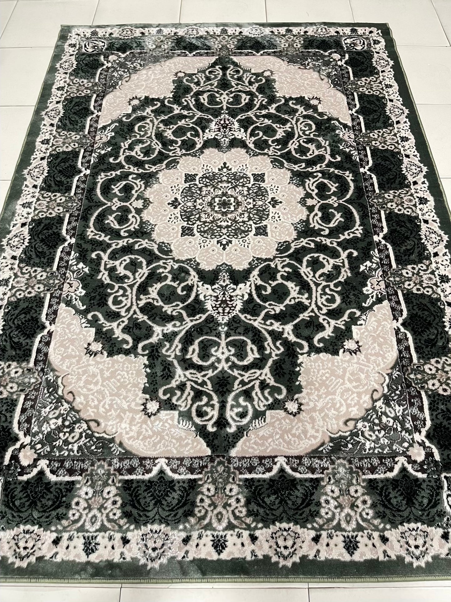 Turkish Polypropylene Silk.(Article-1679-Green ) Size : 5ft width  x 7.3ft length (150 cm x 220cm)