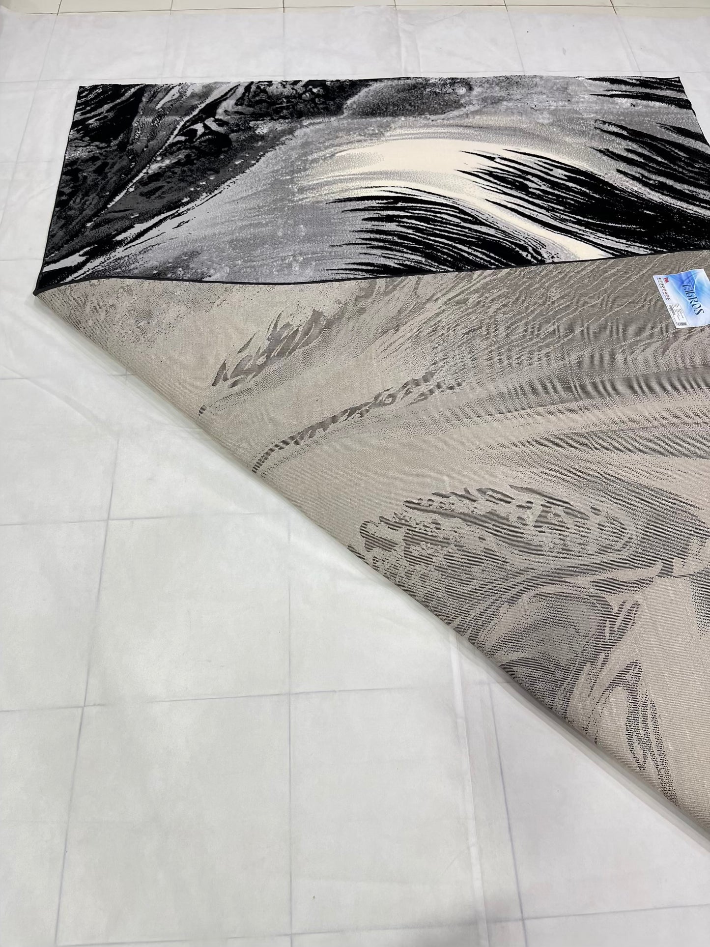 Turkish Top Quality Silk.(Article-1076-Black , Grey)
Size: 6.6 ft width x 9.6 ft length (200cm x 290cm)