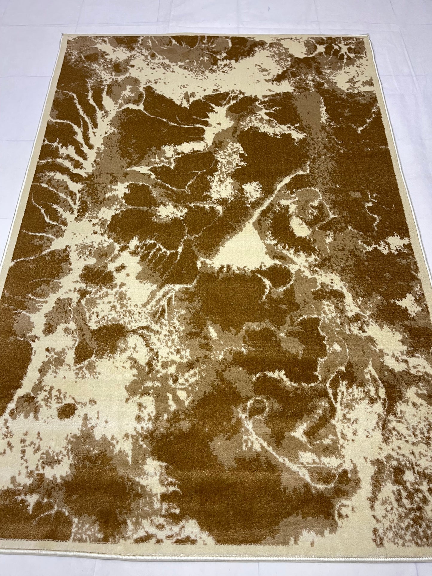 Modern Polypropylene Rug,back woven(Article-1654-Off white) Size : 5ft width x 7.3ft length (150cm x 220cm)