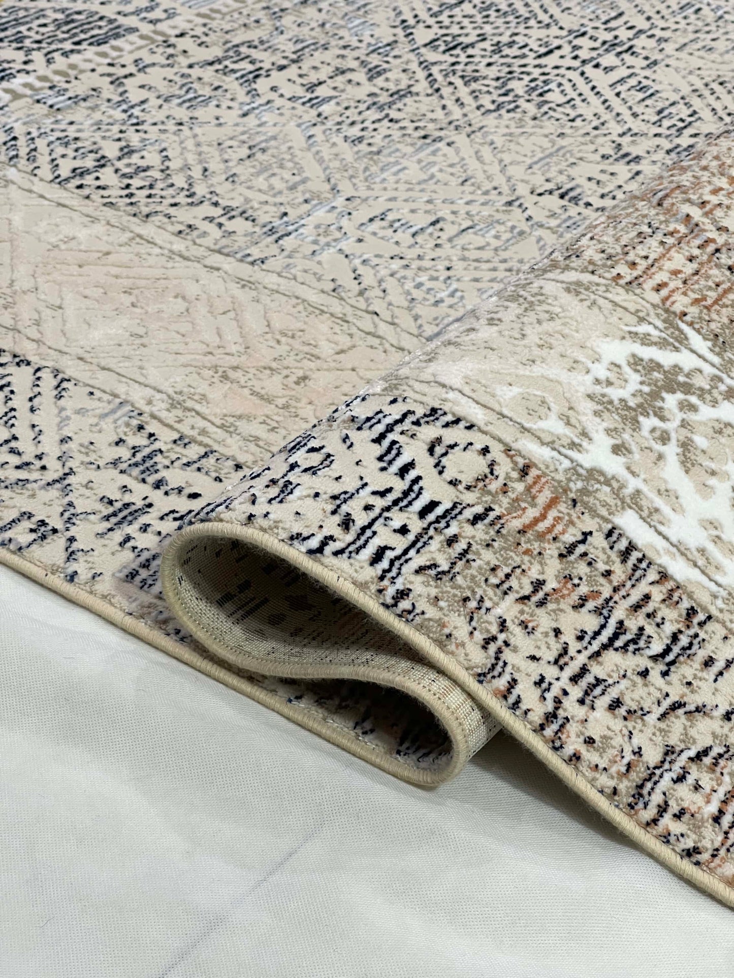 Irani Vintage Woven Rug.
 Article -2029-Off White
Size: 6.6 ft width x 9.6 ft length (200cm x 290cm)