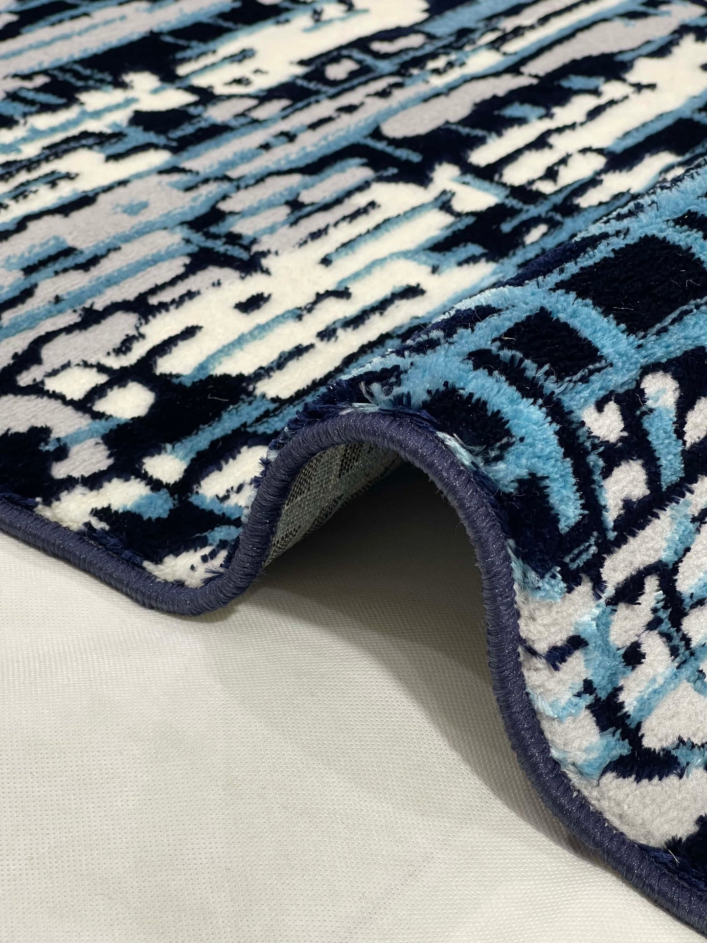 Polyester Silk.(Article-1603-Blue , offwhite)
Size : 6.6 ft width x 9.6 ft length ( 200 cm x 290 cm)