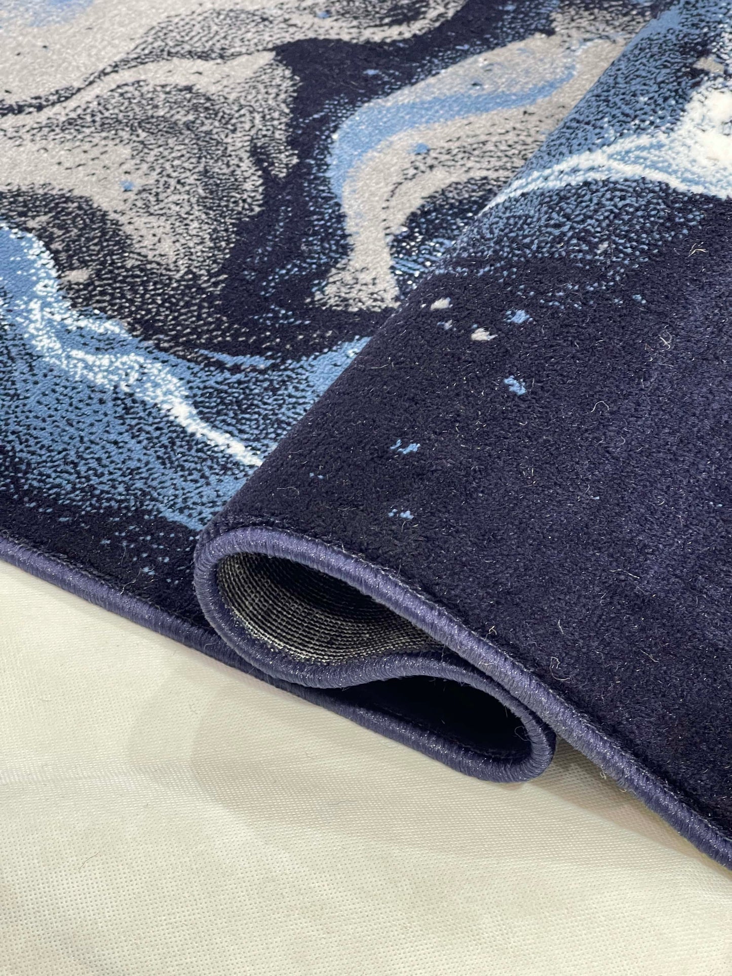 Blue Modern Polypropylene Woven Rug.
Size : 2.6 ft width x 6.6 ft length
(80 cm x 200cm)