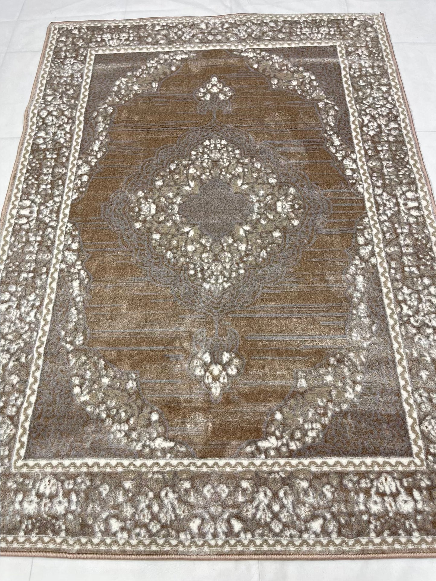 Pakistani Silk Woven Rug.(Article-1557-Light Beige) Size : 4 ft width x 5.6 ft length