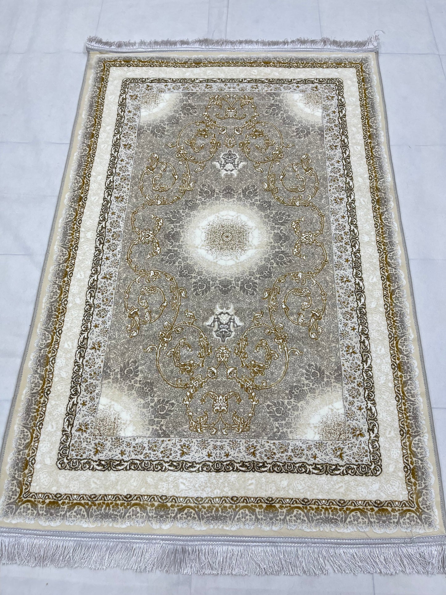 Irani Pure Acrylic 1200 Reeds
Article -201-Off white
Size : 3 ft width x 5 ft length (100cm x 150cm)