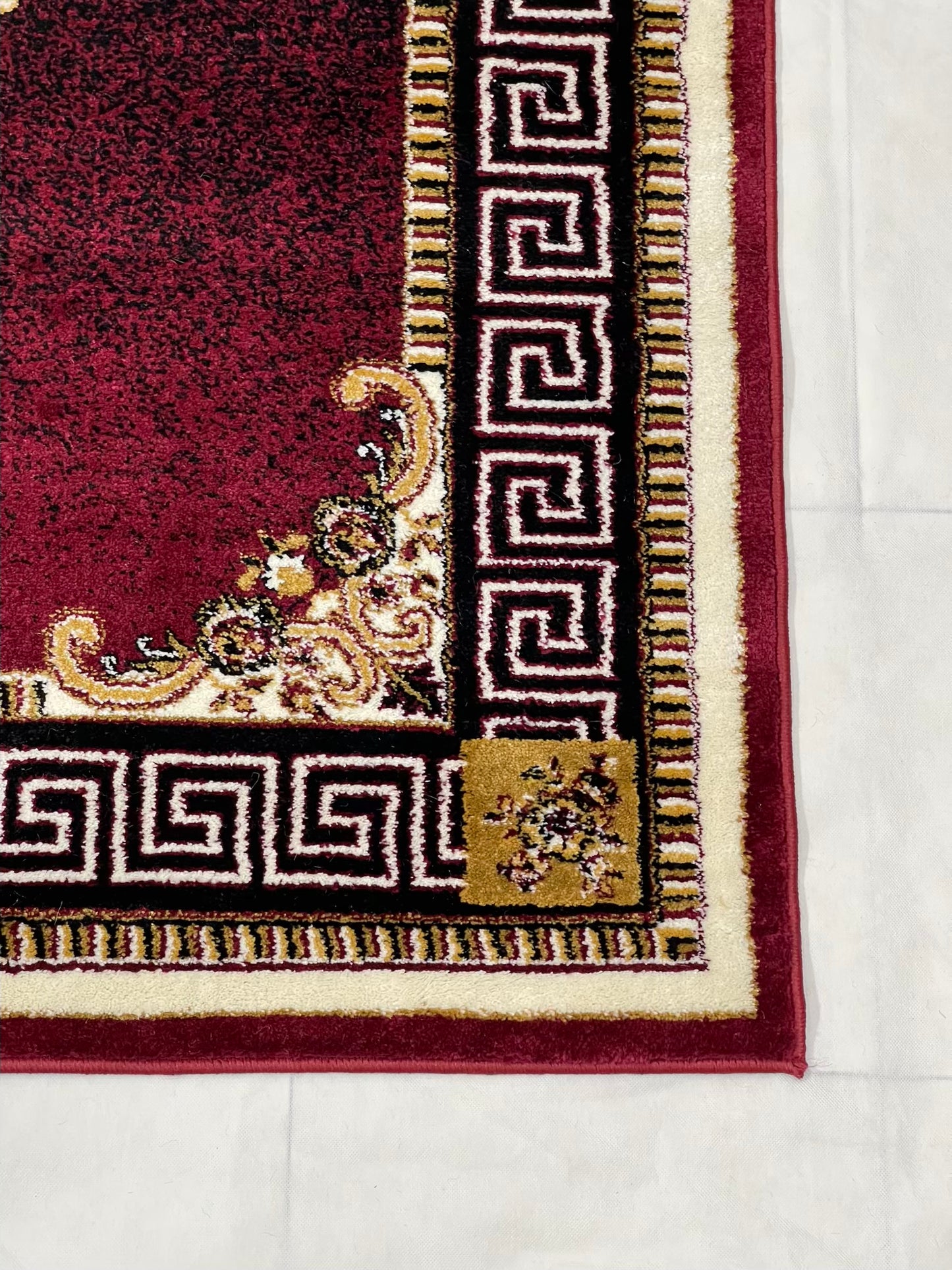 Versace Polypropylene woven Rug.
Article-75-Red
Size : 5ft width x 7.3ft length (150cm x 220cm)