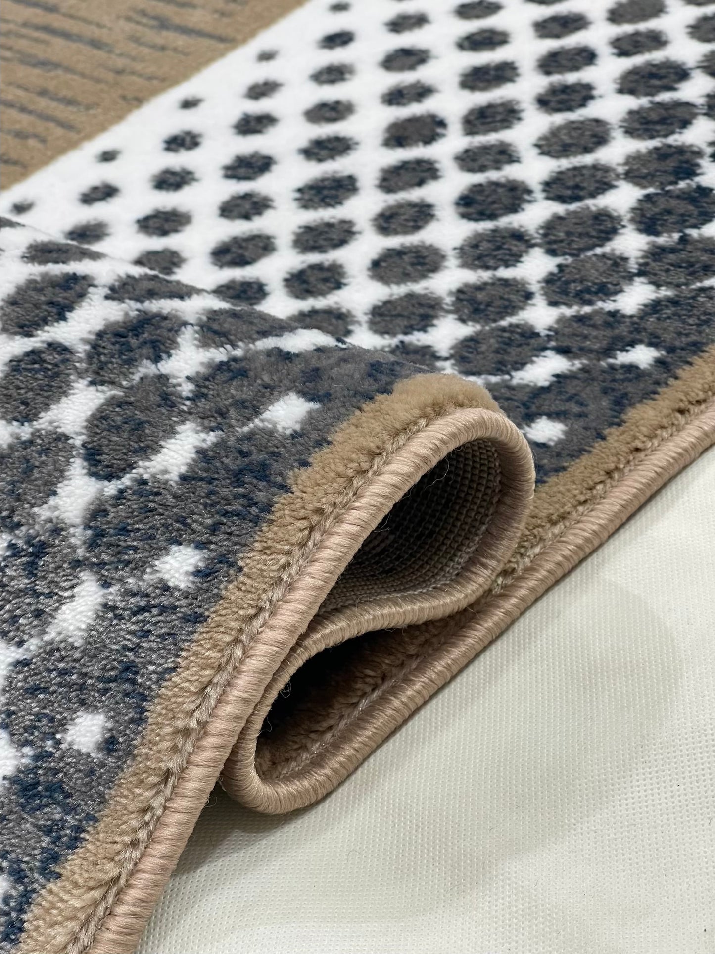 Modern polypropylene Rug,back woven(Article-872-Mink)
Size : 5ft width  x 7.3ft length (150cm x 220cm)