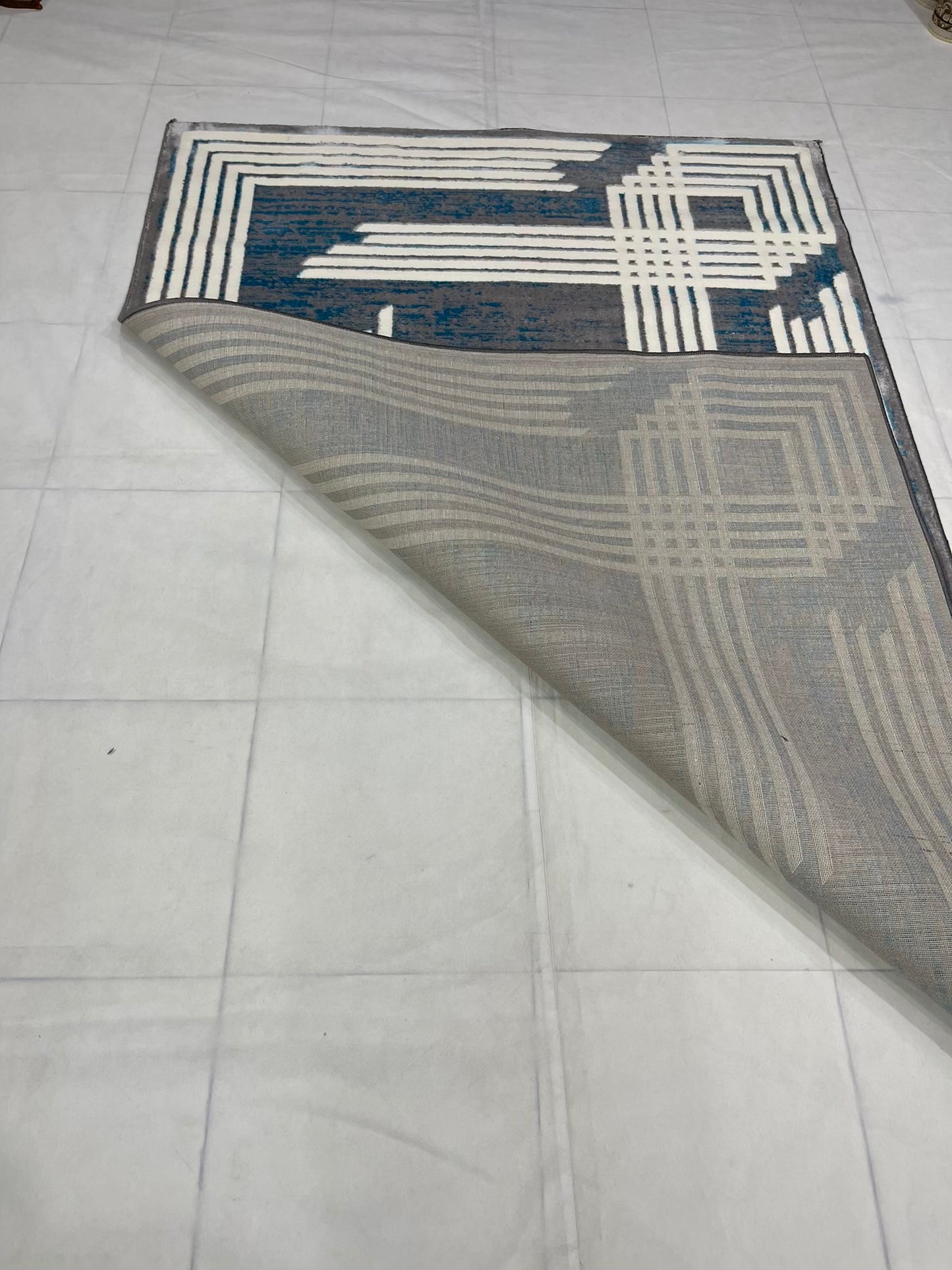 Pakistani Silk Woven Rug.(Article-1454-Grey) Size : 5ft width x 7.3ft length (150cm x 220cm)