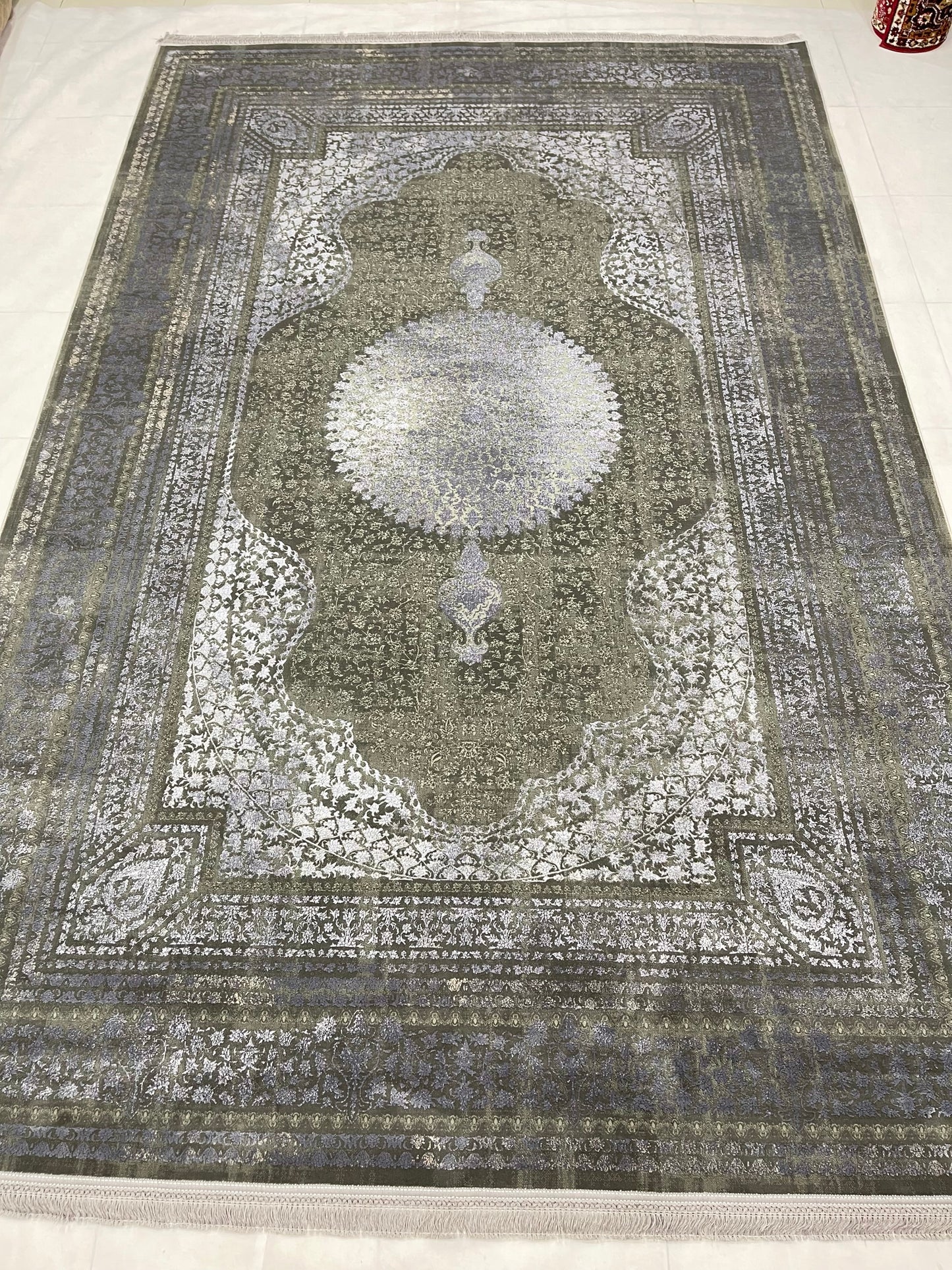 Irani Acrylic 1200 Reeds
Article -212-Grey
Size : 6.6 Ft width x 9.6 Ft length (200cm x 290cm)