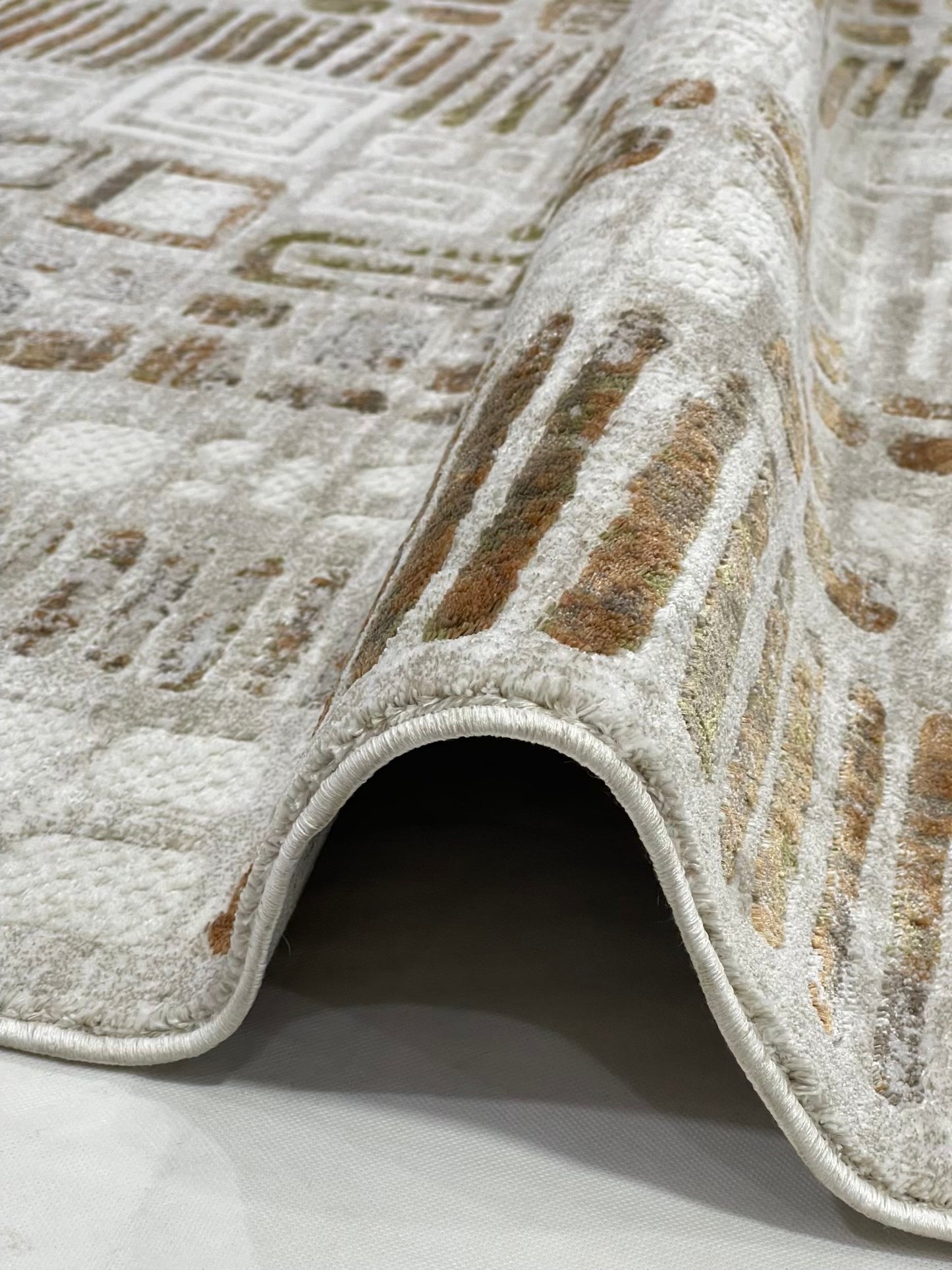 Turkish Top Quality Silk.(Article-1091-Cream ) Size: 6.6 ft width x 9.6 ft length (200cm x 290cm)