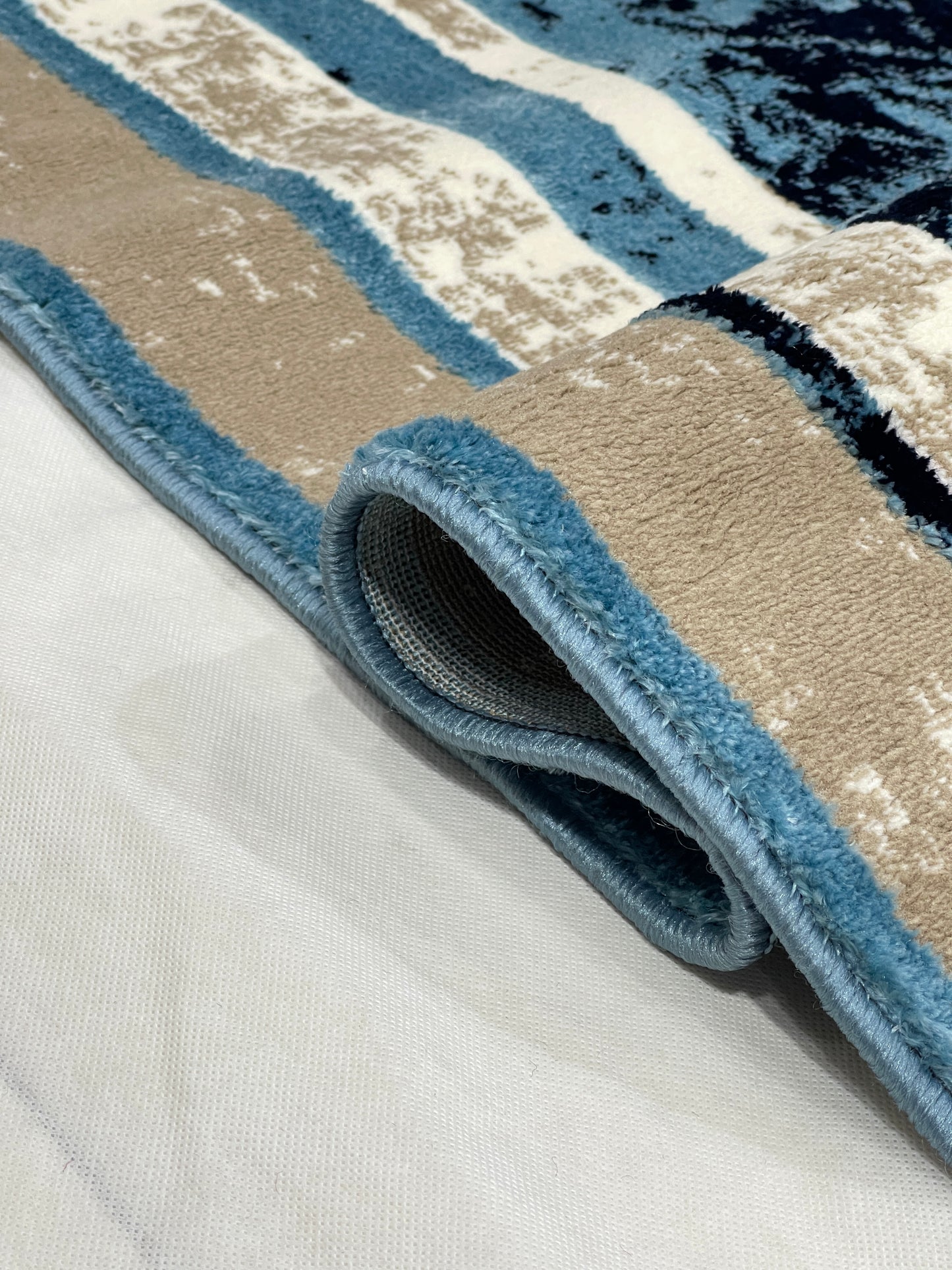 Pakistani Silk Woven Rug.(Article-1452-Feroze) Size : 5ft width x 7.3ft length (150cm x 220cm)