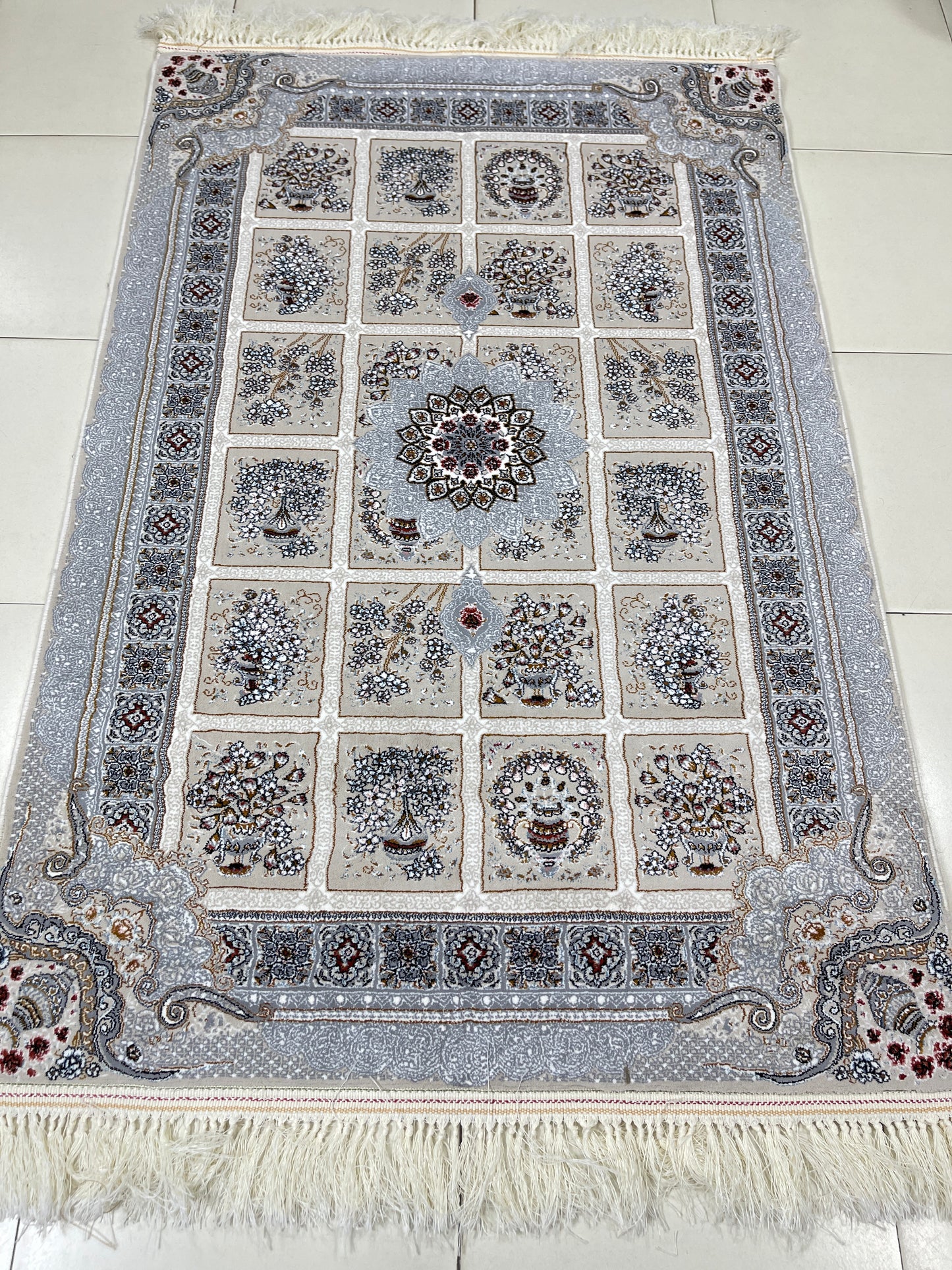 Irani Acrylic 700 Reeds
Article -207-Off white
Size : 3 ft width x 5 ft length (100cm x 150cm)