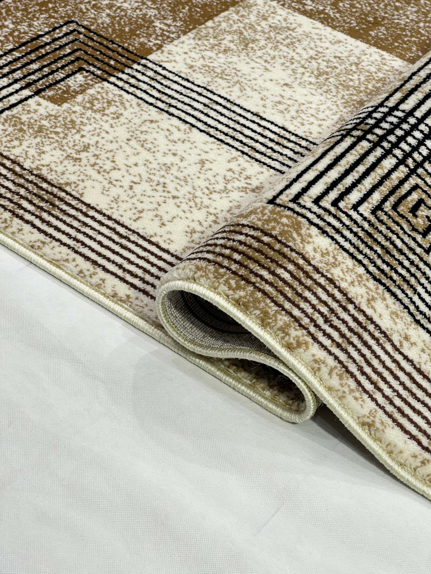 Modern Polypropylene Rug,back woven(Article-1825-Off white)
Size : 6ft width x 9.6 ft length ( 200 cm x 290cm)