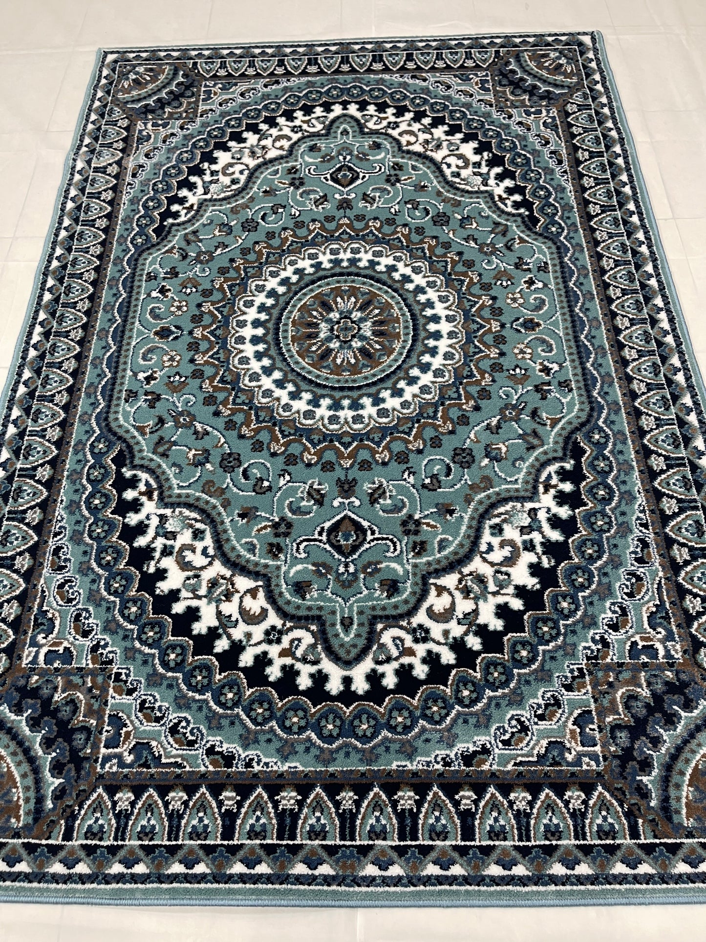 Persian polypropylene Rug,back woven(Article-29-Feroze)
Size : 5ft width x 7.3ft length (150cm x 220cm)