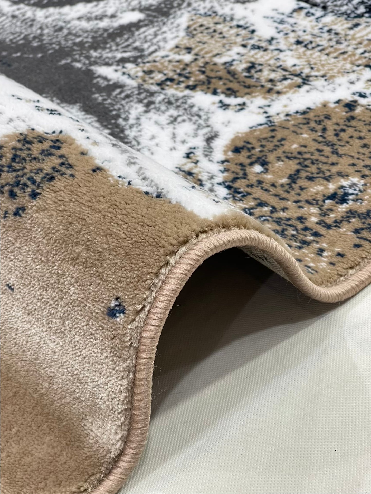 Modern polypropylene Rug,back woven(Article-6772-Mink ) Size : 5ft width  x 7.3ft length (150cm x 220cm)