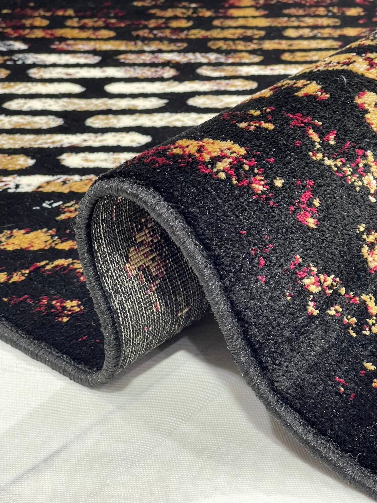 Modern Polypropylene Rug,Woven Back (Article-172-Black ) Size : 4 ft width x 5.6 ft length (120 cm x 170 cm)