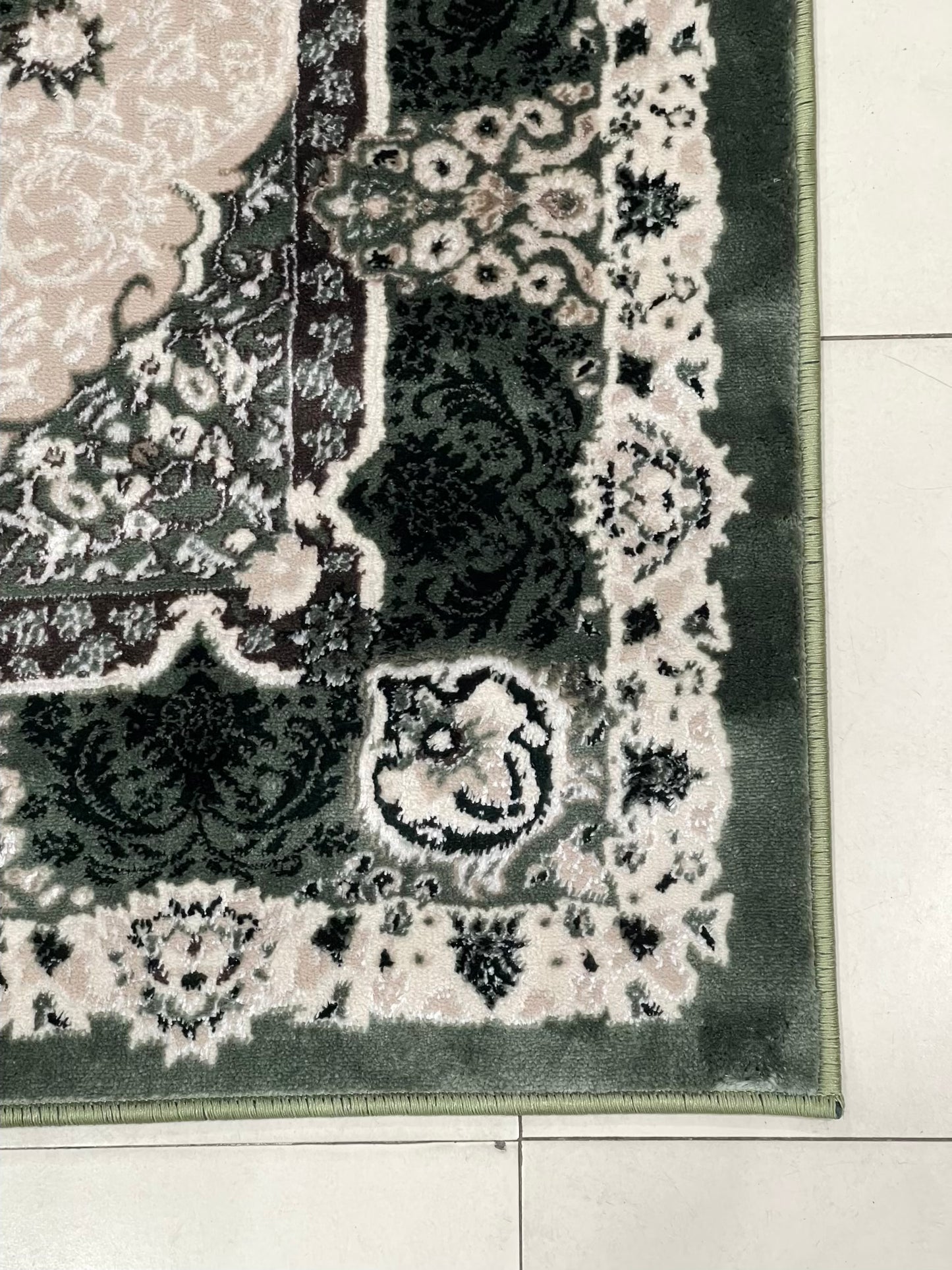 Turkish Polypropylene Silk.(Article-1679-Green ) Size : 5ft width  x 7.3ft length (150 cm x 220cm)