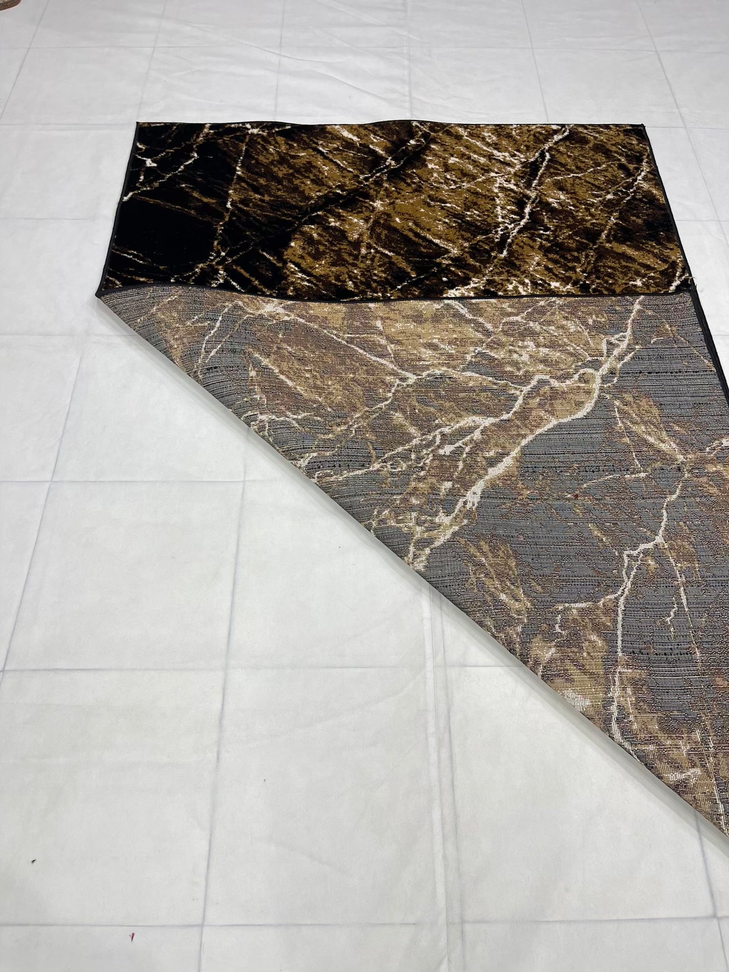 Modern polypropylene Rug,back woven(Article-1999-Black , Beige)
Size : 5ft width x 7.3ft length (150cm x 220cm)