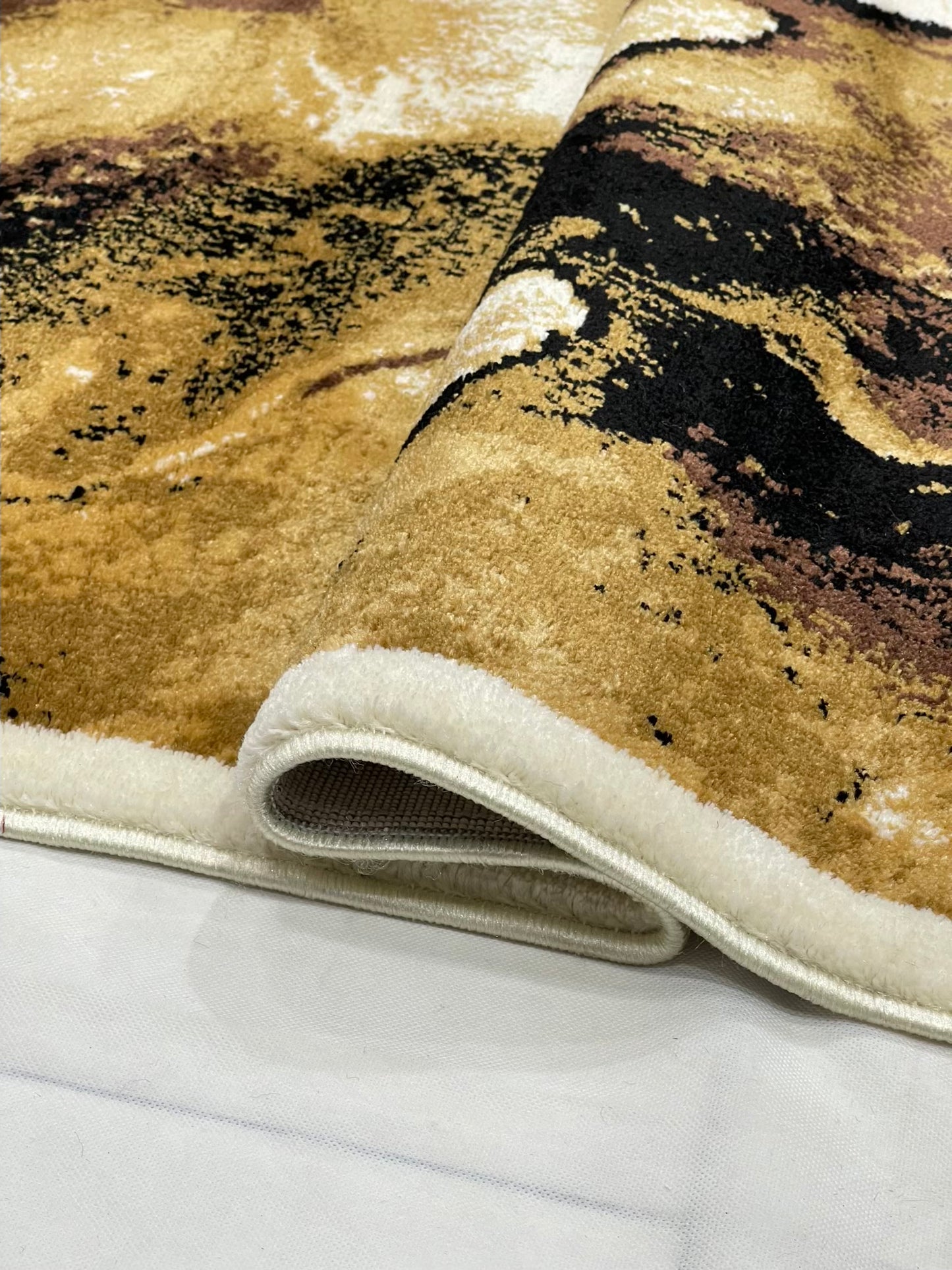 Modern polypropylene Rug,back woven(Article-670-Off white)
Size : 5ft width x 7.3ft length (150cm x 220cm)