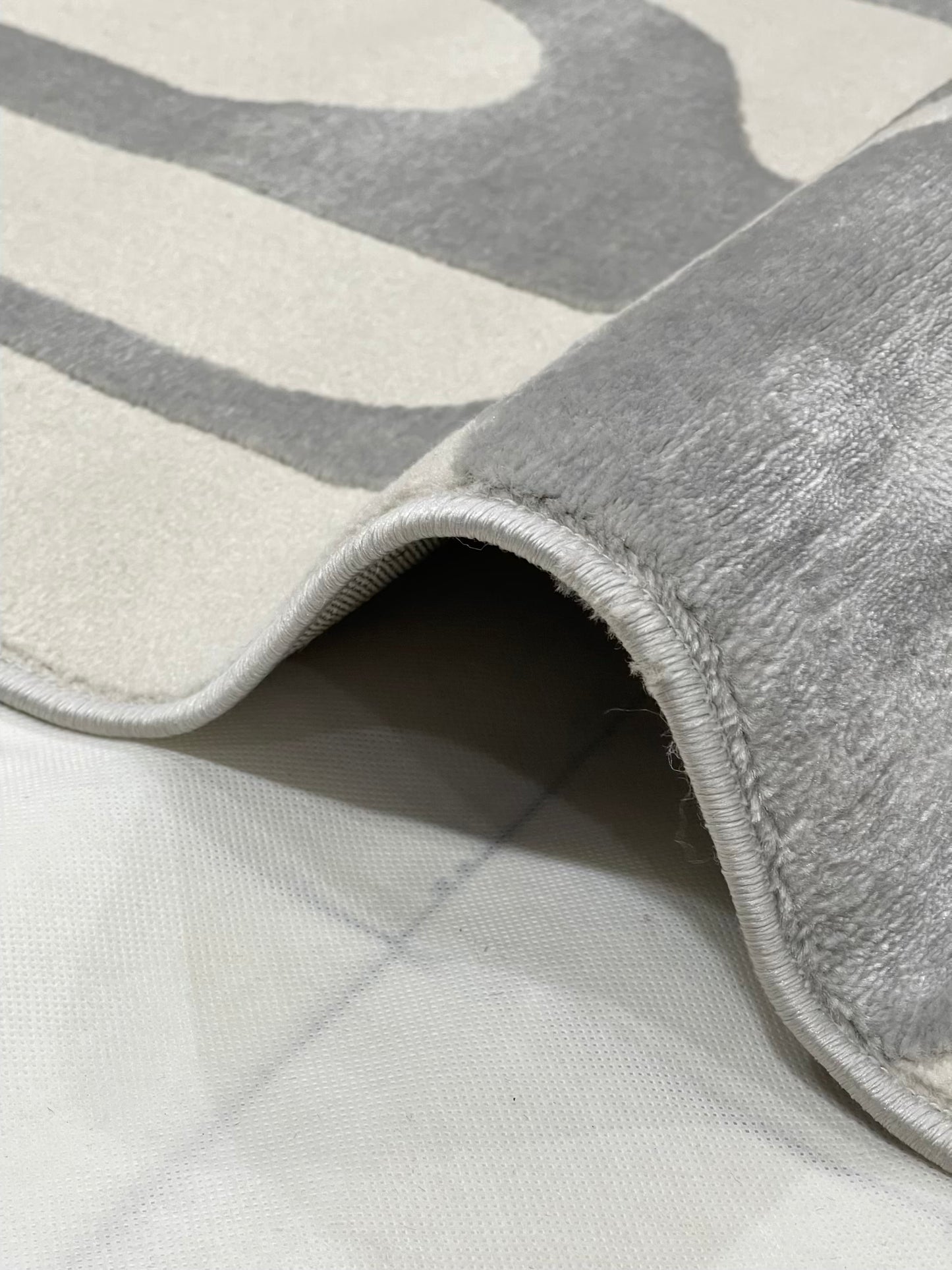 Modern Turkish Silk , Woven Back (Article-1303-Off white,Grey) Size : 5 ft width x 7.3 ft length