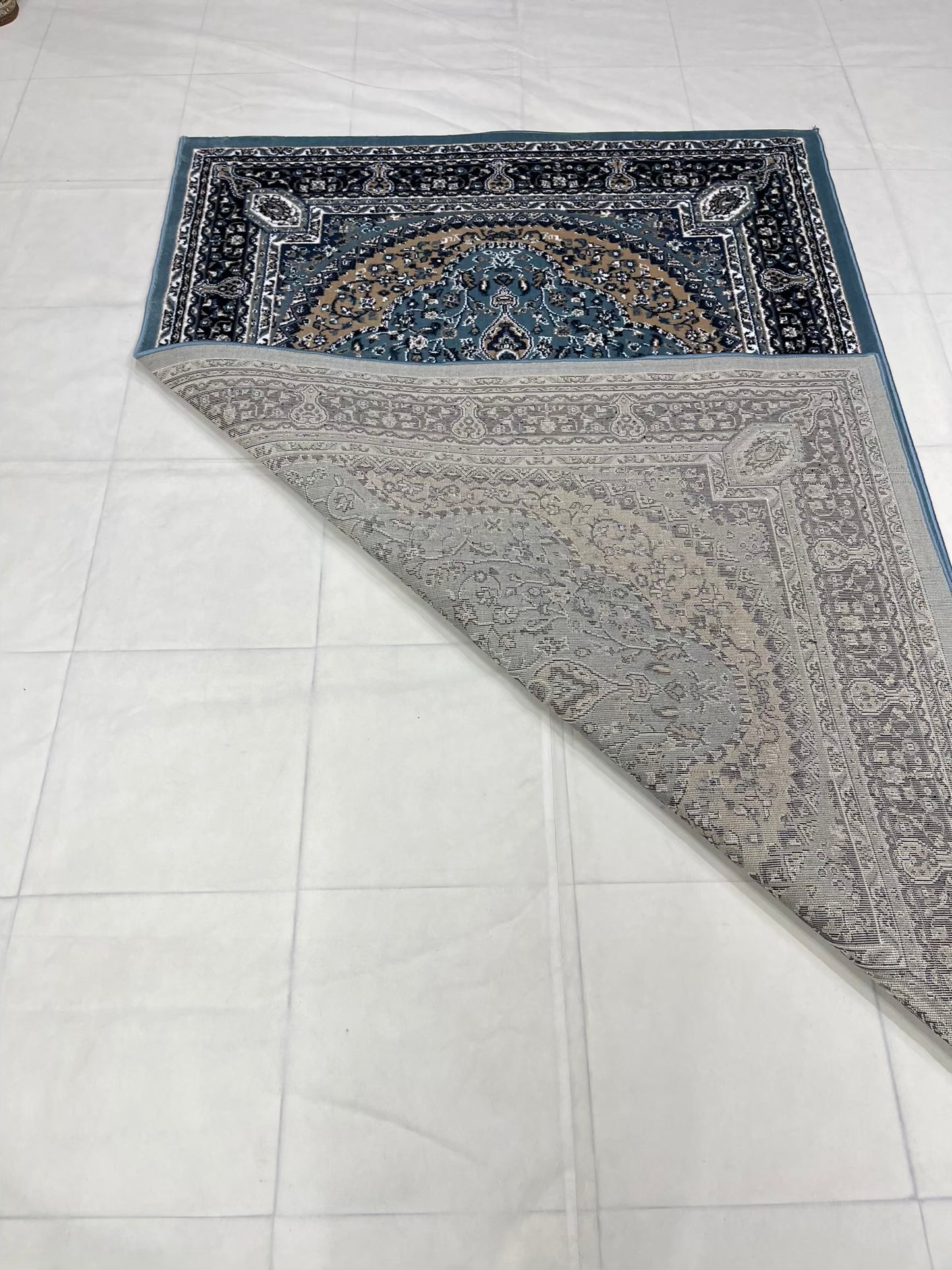 Persian polypropylene Rug,back woven(Article-22-Feroze)
Size : 5ft width x 7.3ft length (150cm x 220cm)