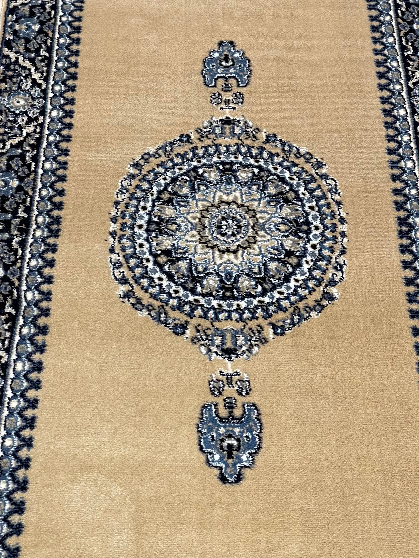 Mink Persian Polypropylene Woven Rug.
Size : 2.6 ft width x 6.6 ft length
(80 cm x 200cm)