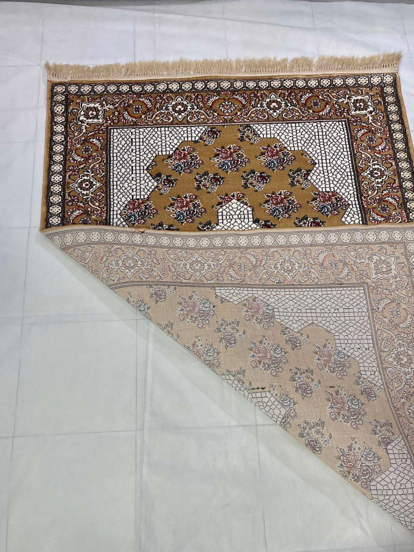 Irani polypropylene woven Rug.
Size : 5ft width  x 7.3ft length (150cm x 220cm)