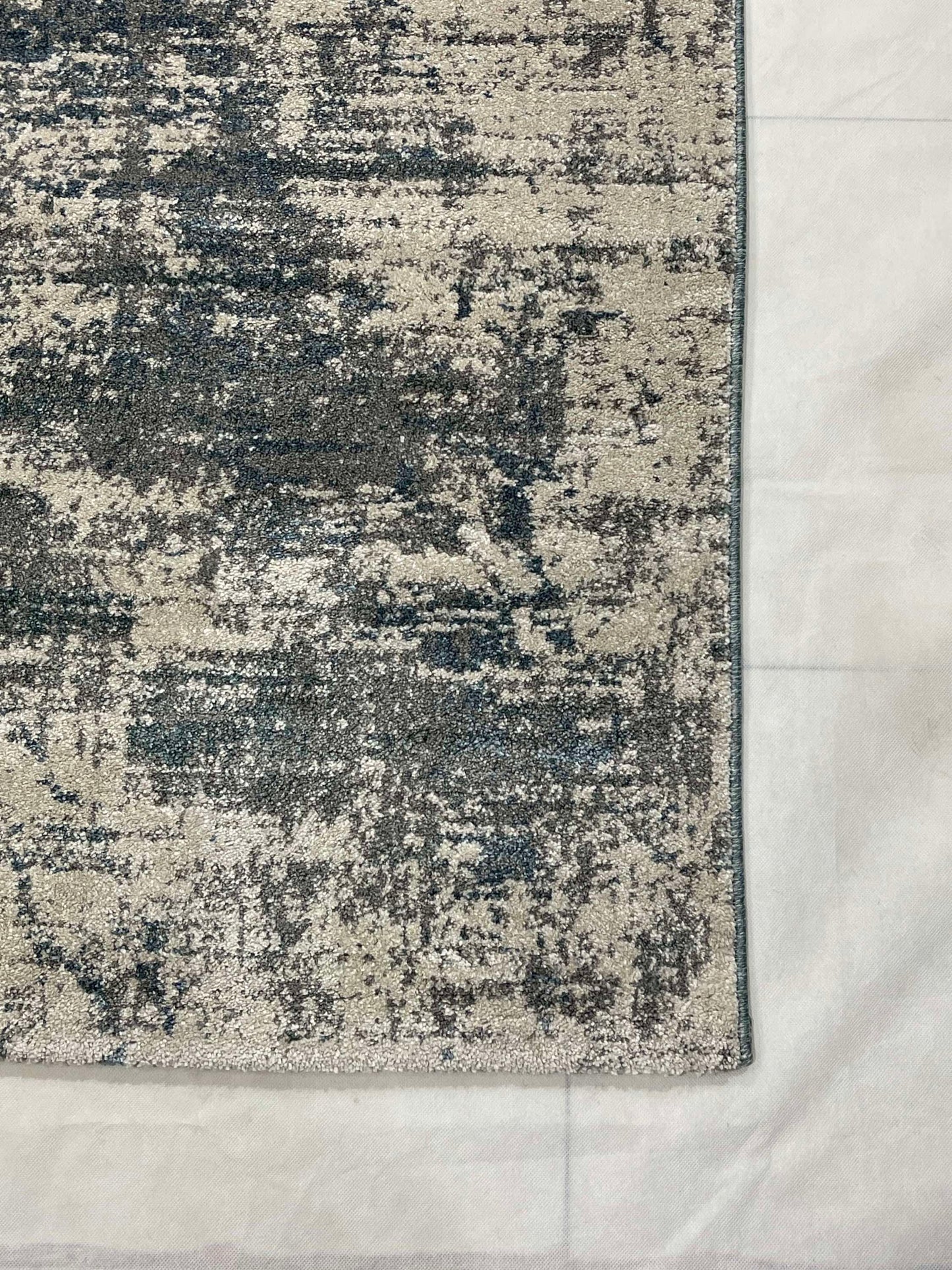 New Turkish Vintage Silky Woven Rug.
Article-1804-Grey & off white 
 Size : 5.3 ft width x 7.8 ft length
(160 cm x 230 cm)