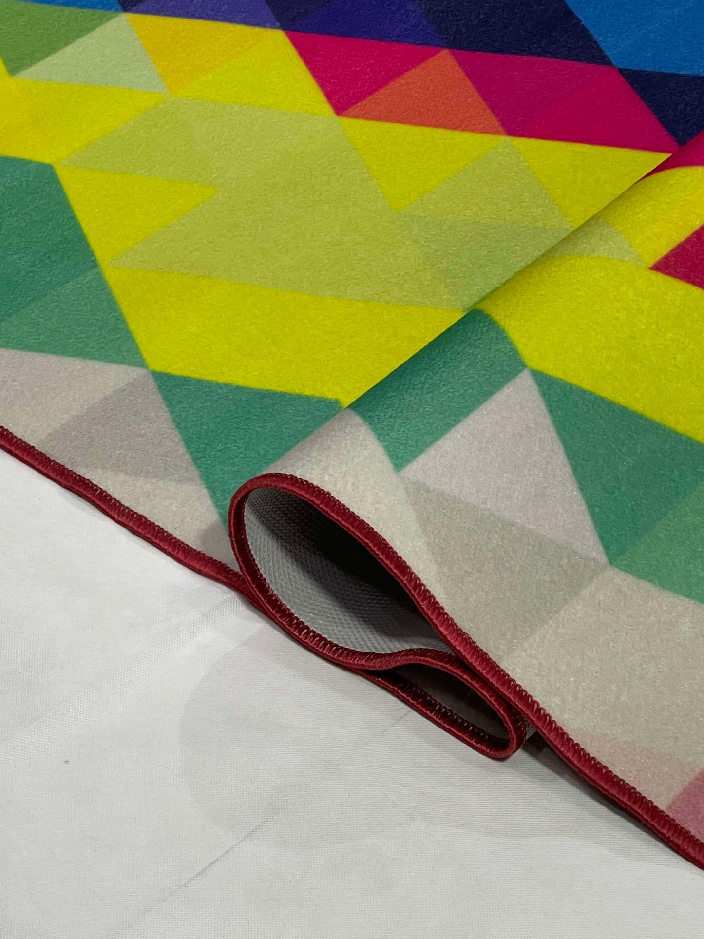 Modern Non-Woven TPR Anti Slip Rug.
Size : 5ft width x 7.8ft length (150cm x 230cm)
Article-2701-Off-white , Blue