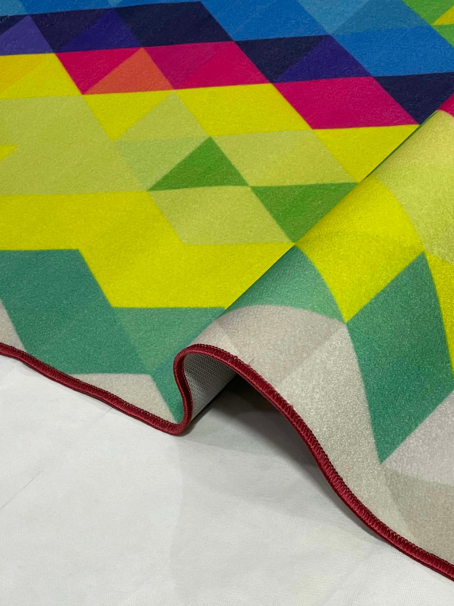 Modern Non-Woven TPR Anti Slip Rug.
Size : 5ft width x 7.8ft length (150cm x 230cm)
Article-2701-Off-white , Blue