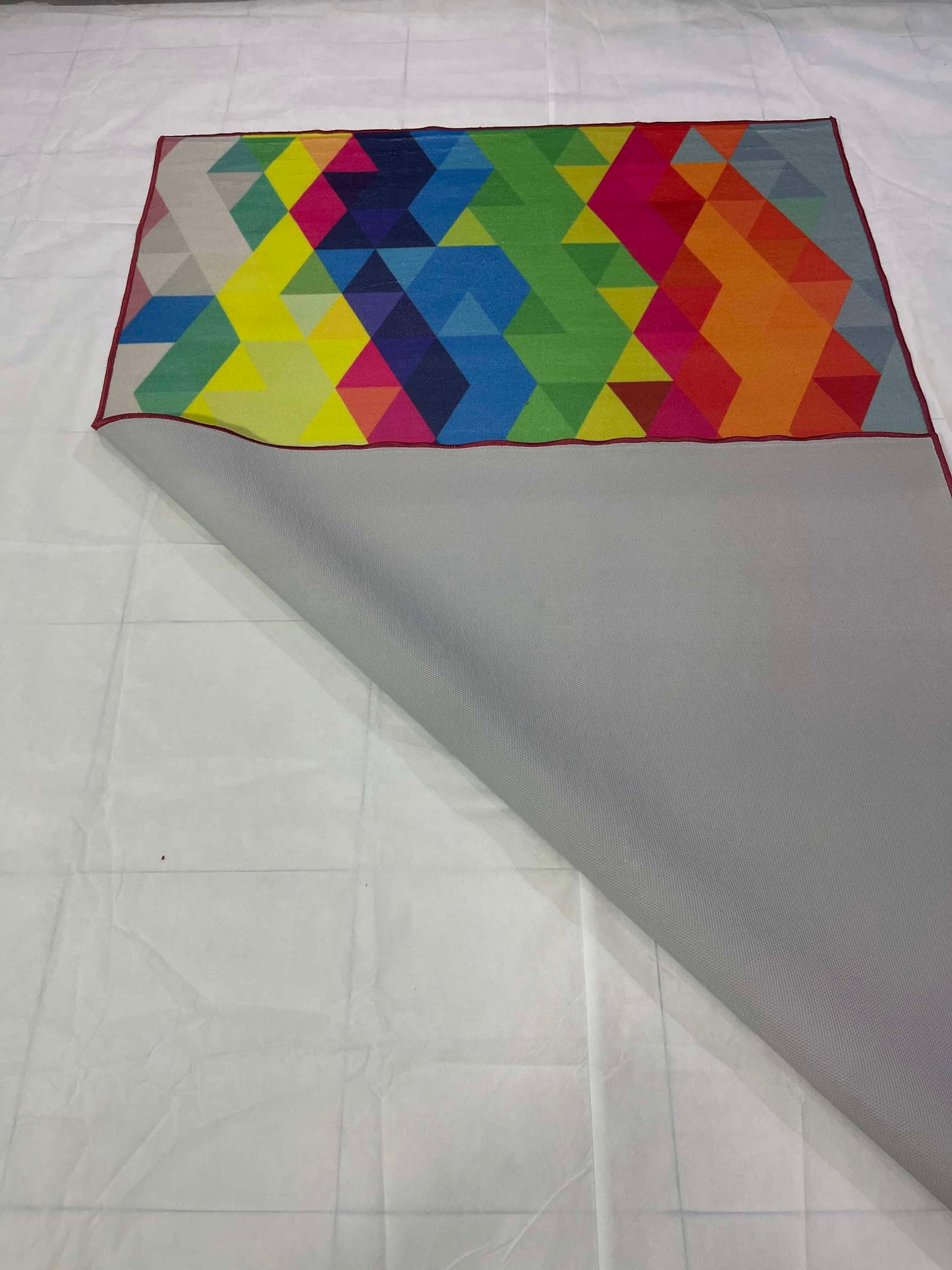 Modern Non-Woven TPR Anti Slip Rug.
Size : 5ft width x 7.8ft length (150cm x 230cm)
Article-2701-Off-white , Blue