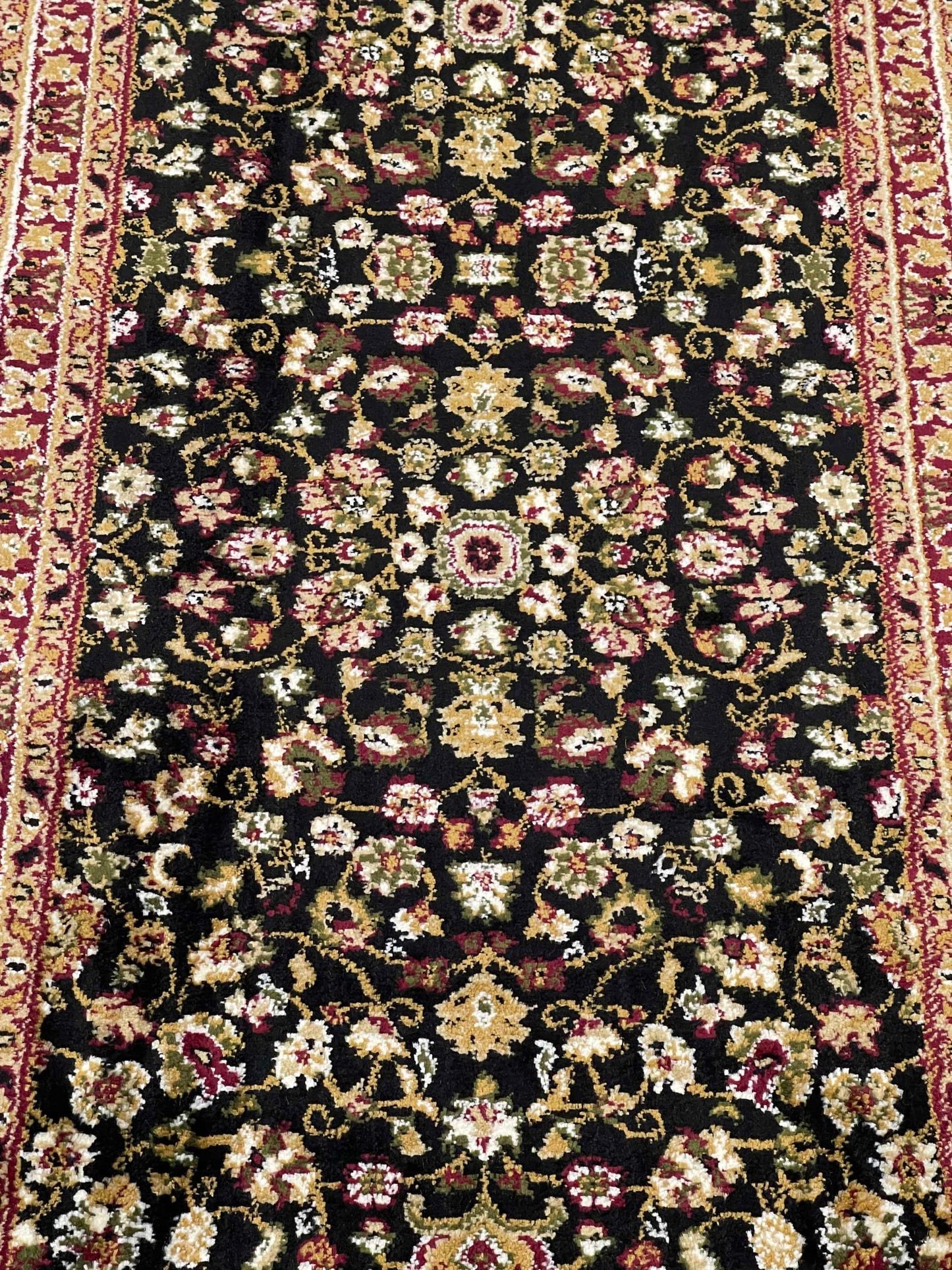 Versace Polypropylene Woven Rug.
Size : 2.6 ft width x 9.6 ft length
(80 cm x 290cm)