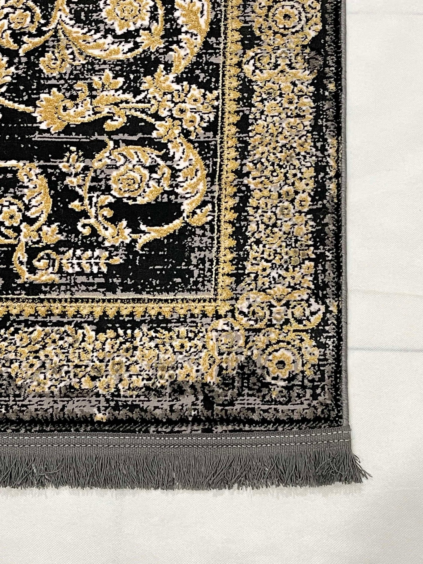 Irani silk Woven Rug.
Size : 3 ft width x 5 ft length ( 100cm x 150cm)