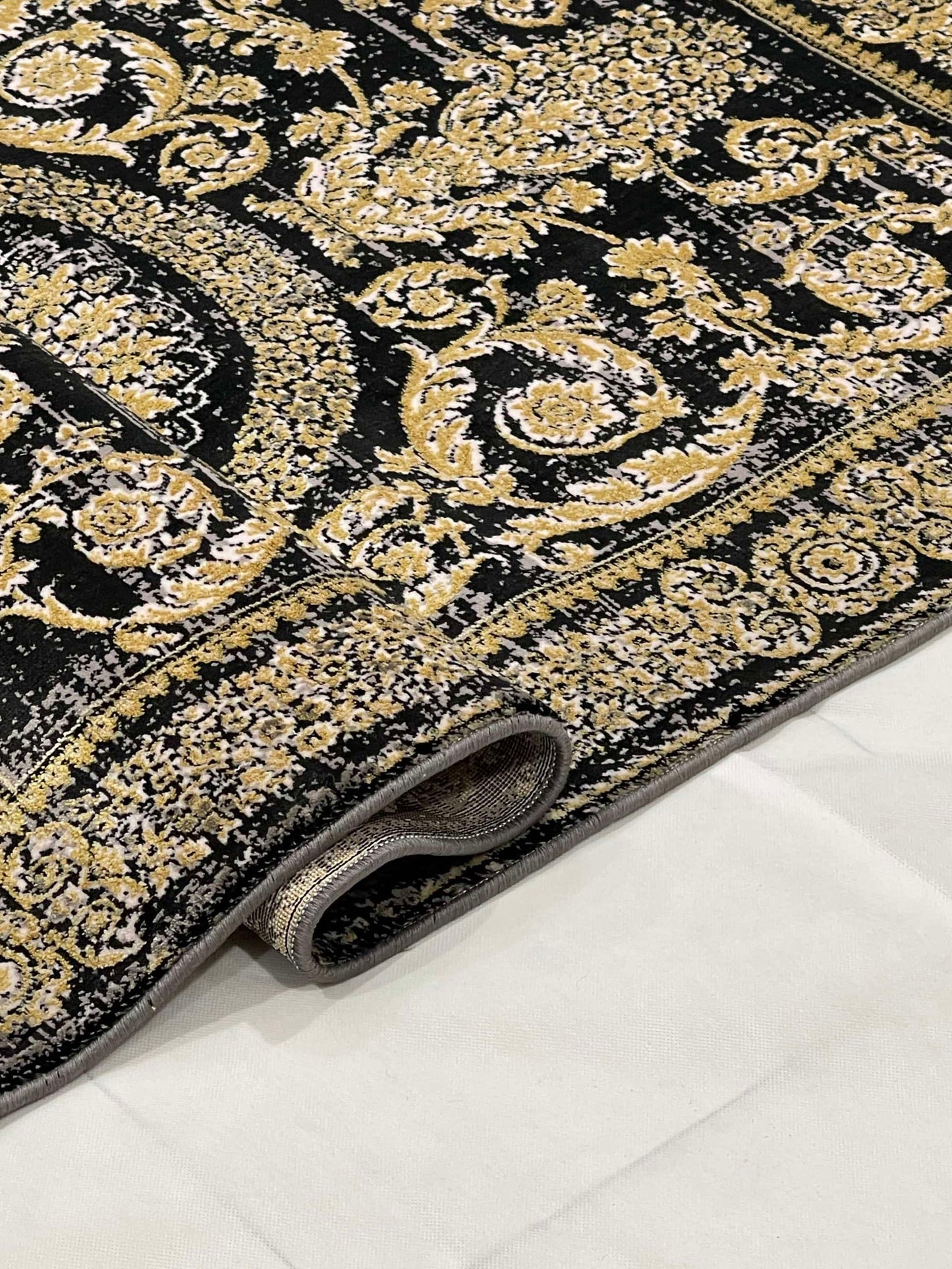 Irani silk Woven Rug.
Size : 3 ft width x 5 ft length ( 100cm x 150cm)