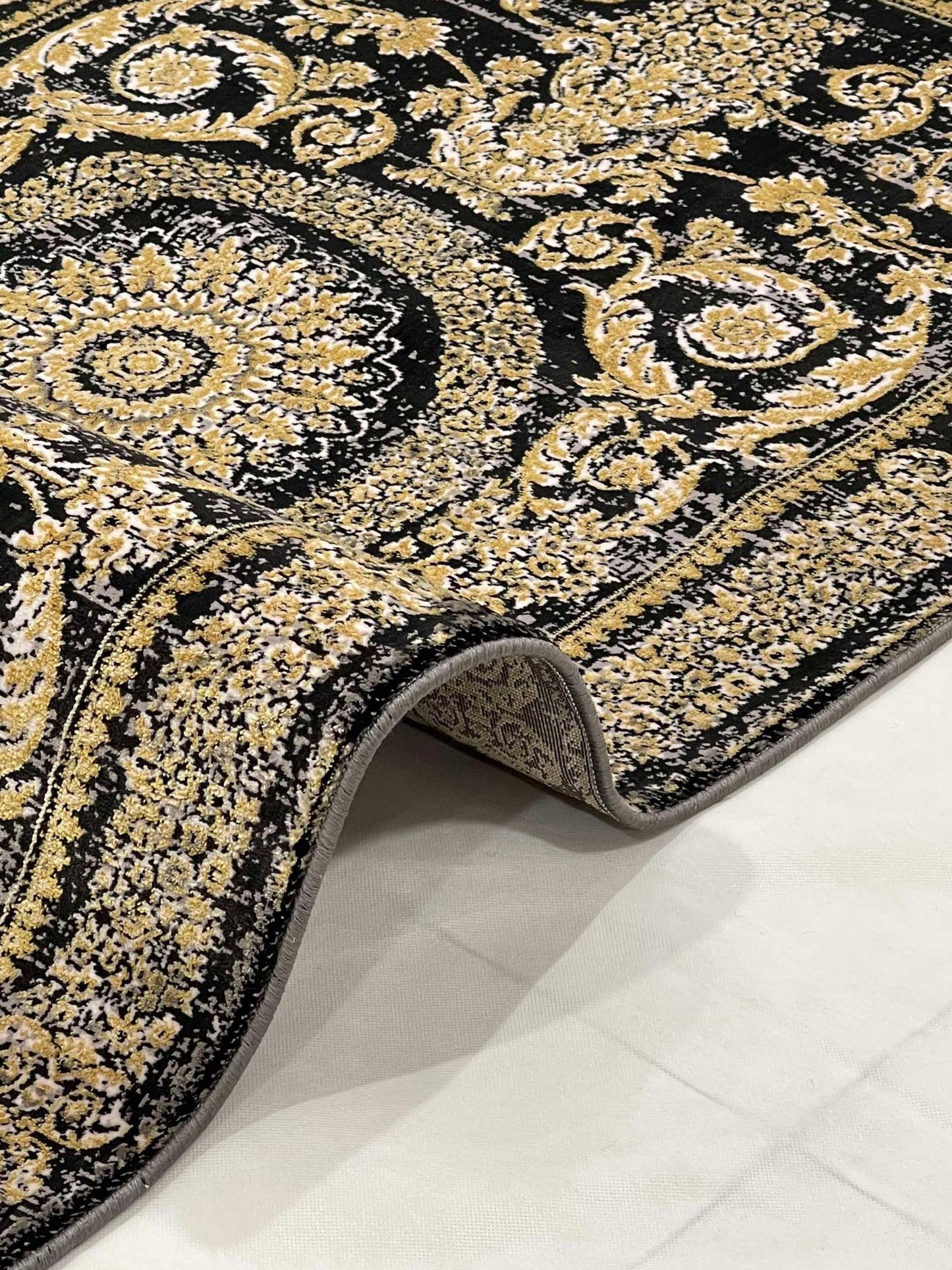 Irani silk Woven Rug.
Size : 3 ft width x 5 ft length ( 100cm x 150cm)