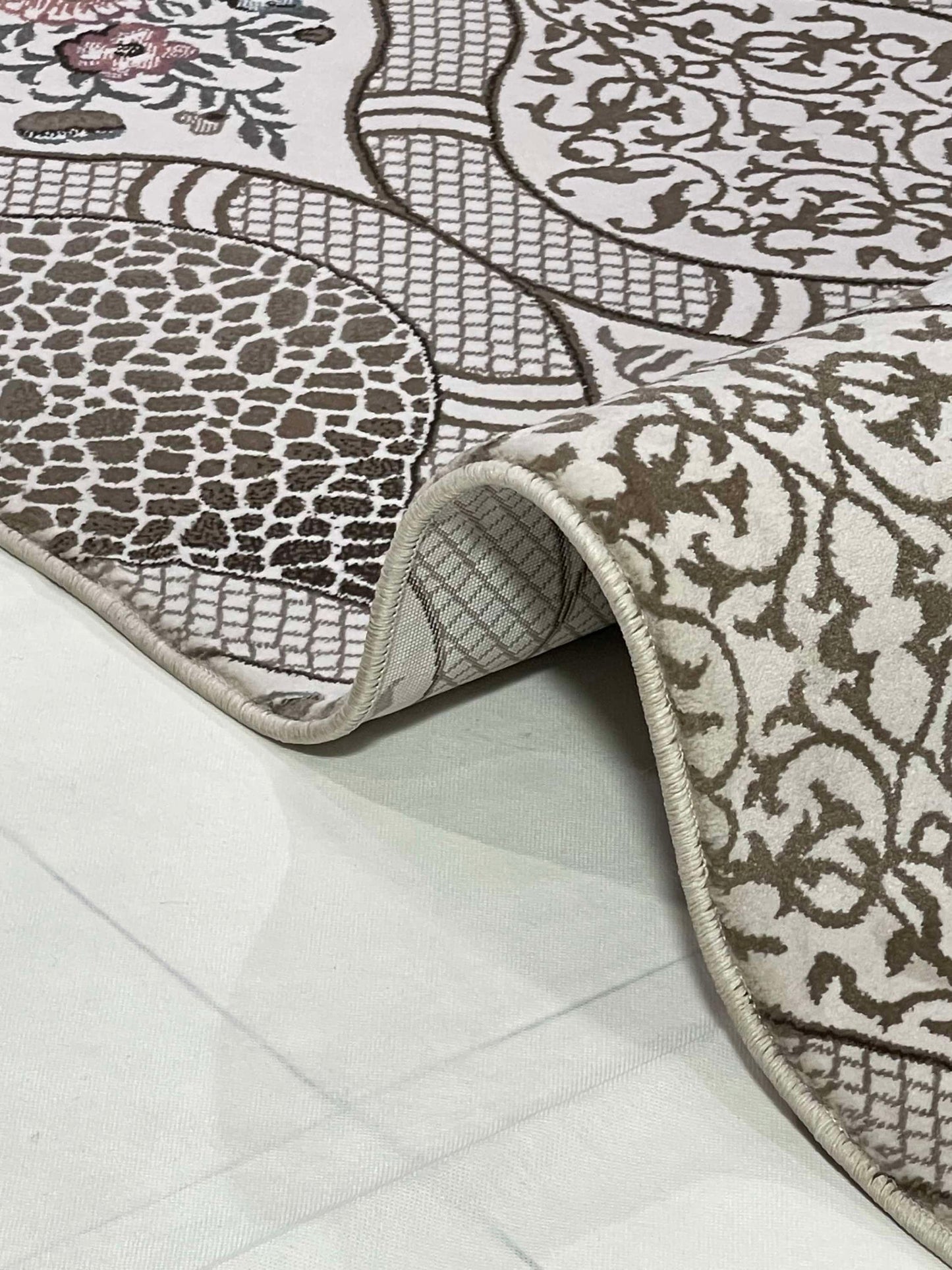 Irani Vintage Woven Rug.
Article - 1145- off white 
Size: 6.6 ft width x 9.6 ft length (200cm x 290cm)