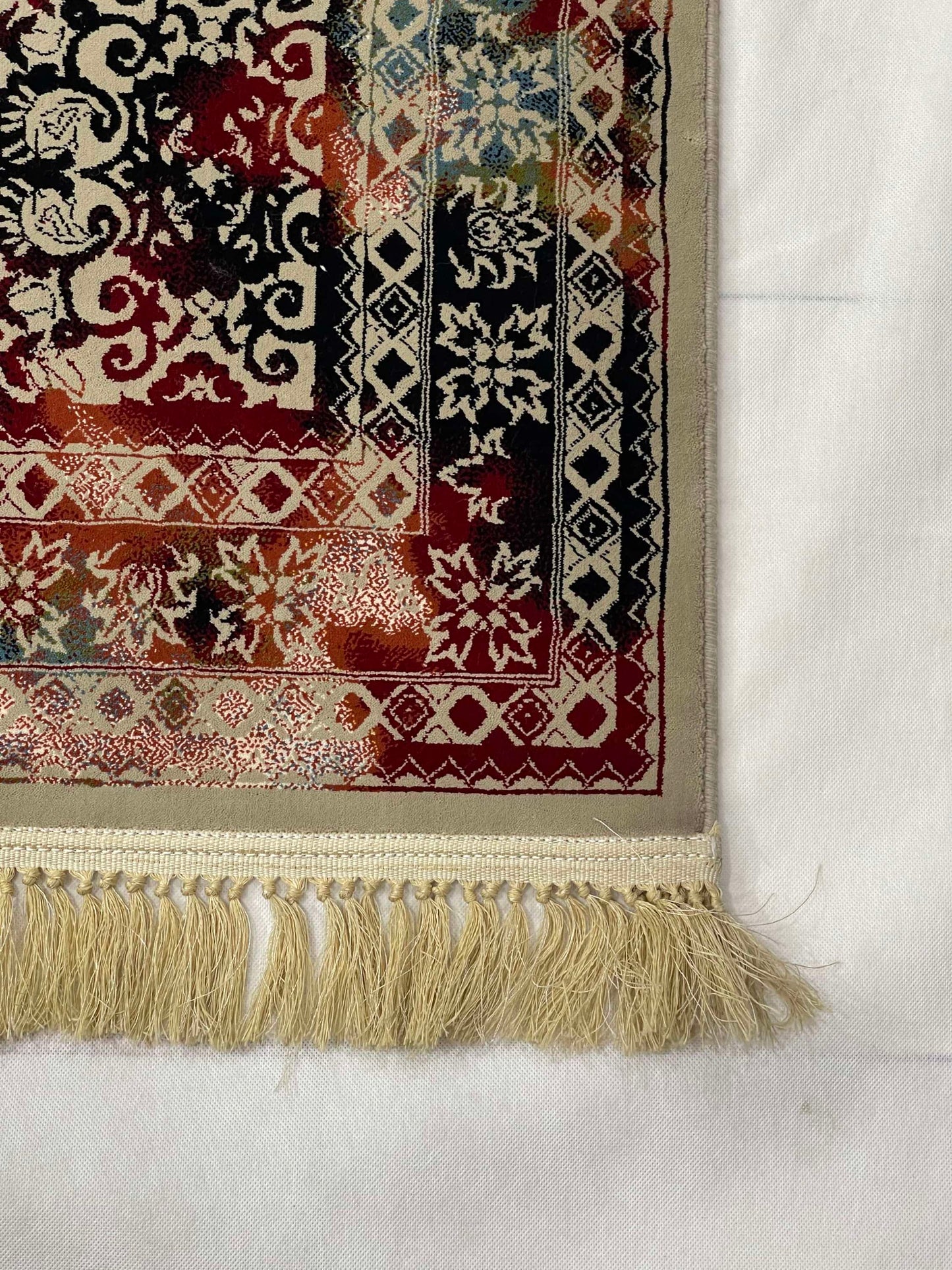 Irani Acrylic Woven Rug.
Size : 5ft width x 7.3ft length (150cm x 220cm)