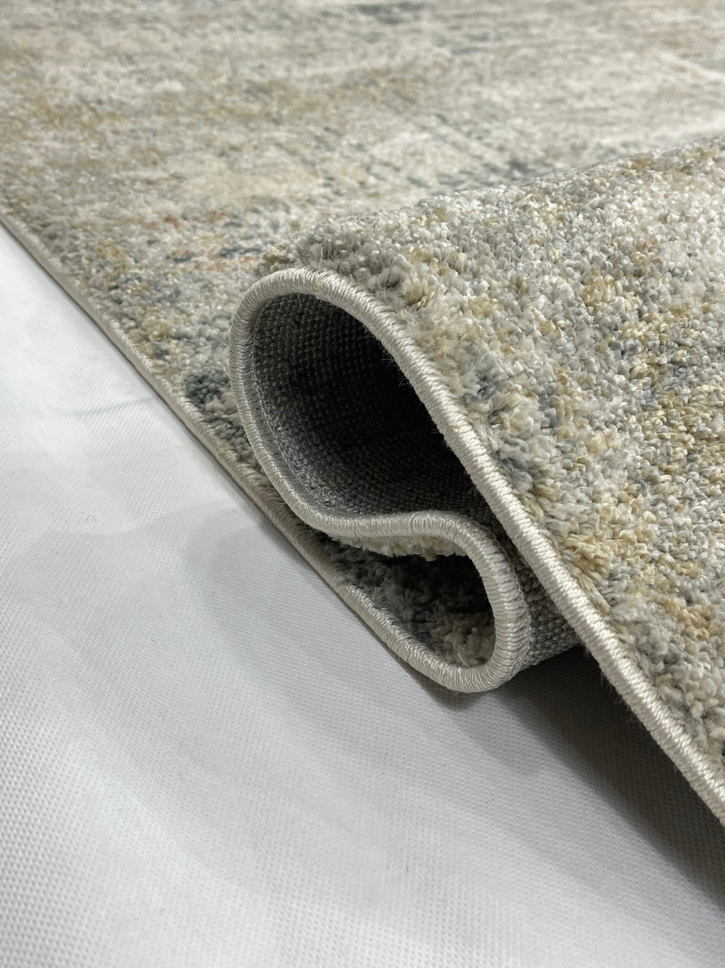 New Turkish Silk (Surya A)  Size: 6.6 ft width x 9.6 ft length (200cm x 290cm) Article -607- Off White