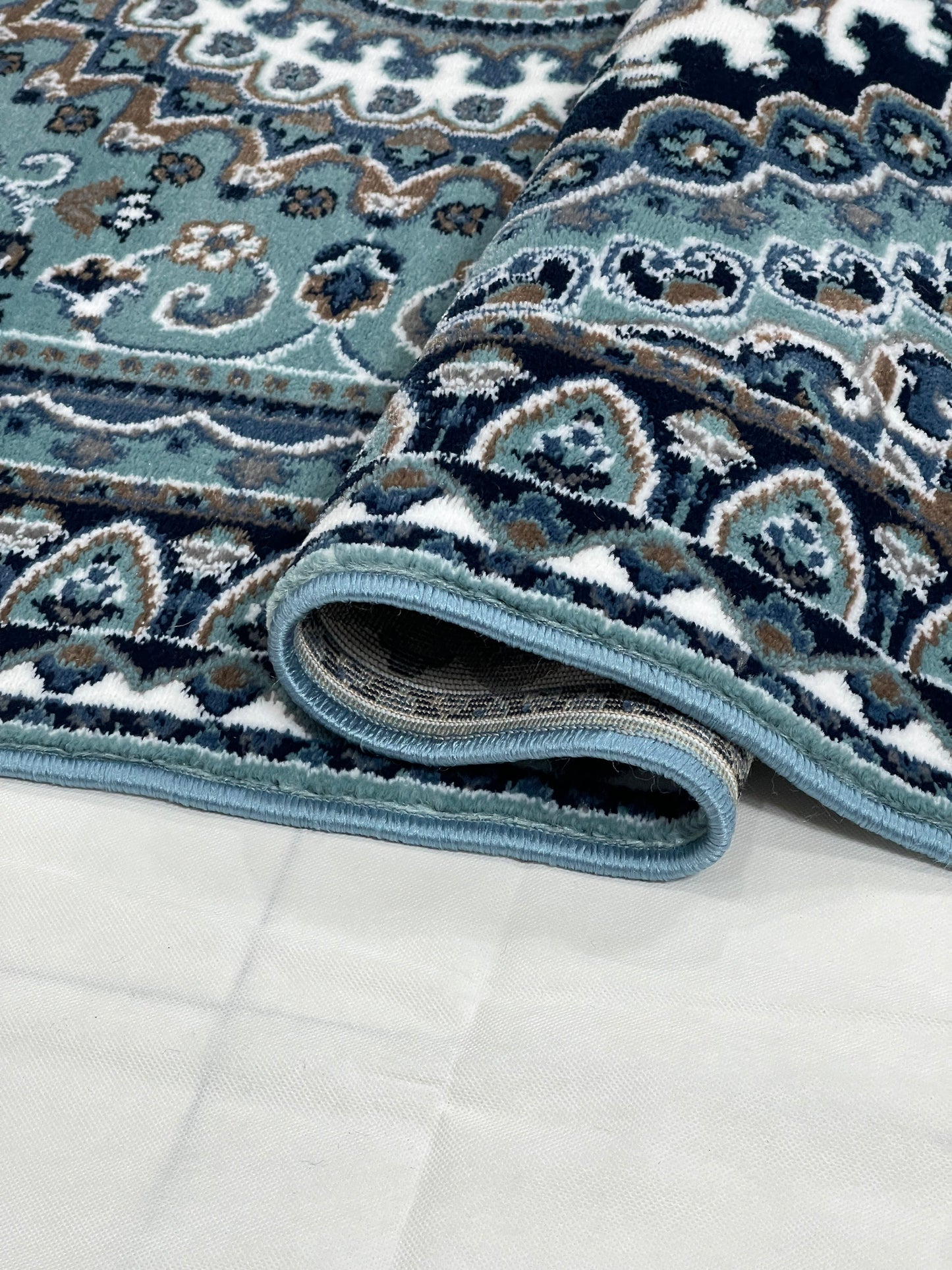 Persian polypropylene Rug,back woven(Article-29-Feroze)
Size : 5ft width  x 7.3ft length (150cm x 220cm)