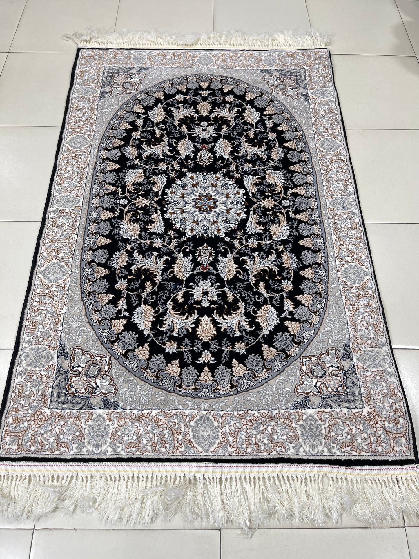 Irani  Acrylic 700 Reeds
Article -201-Black
Size : 3 ft width x 5 ft length (100cm x 150cm)
