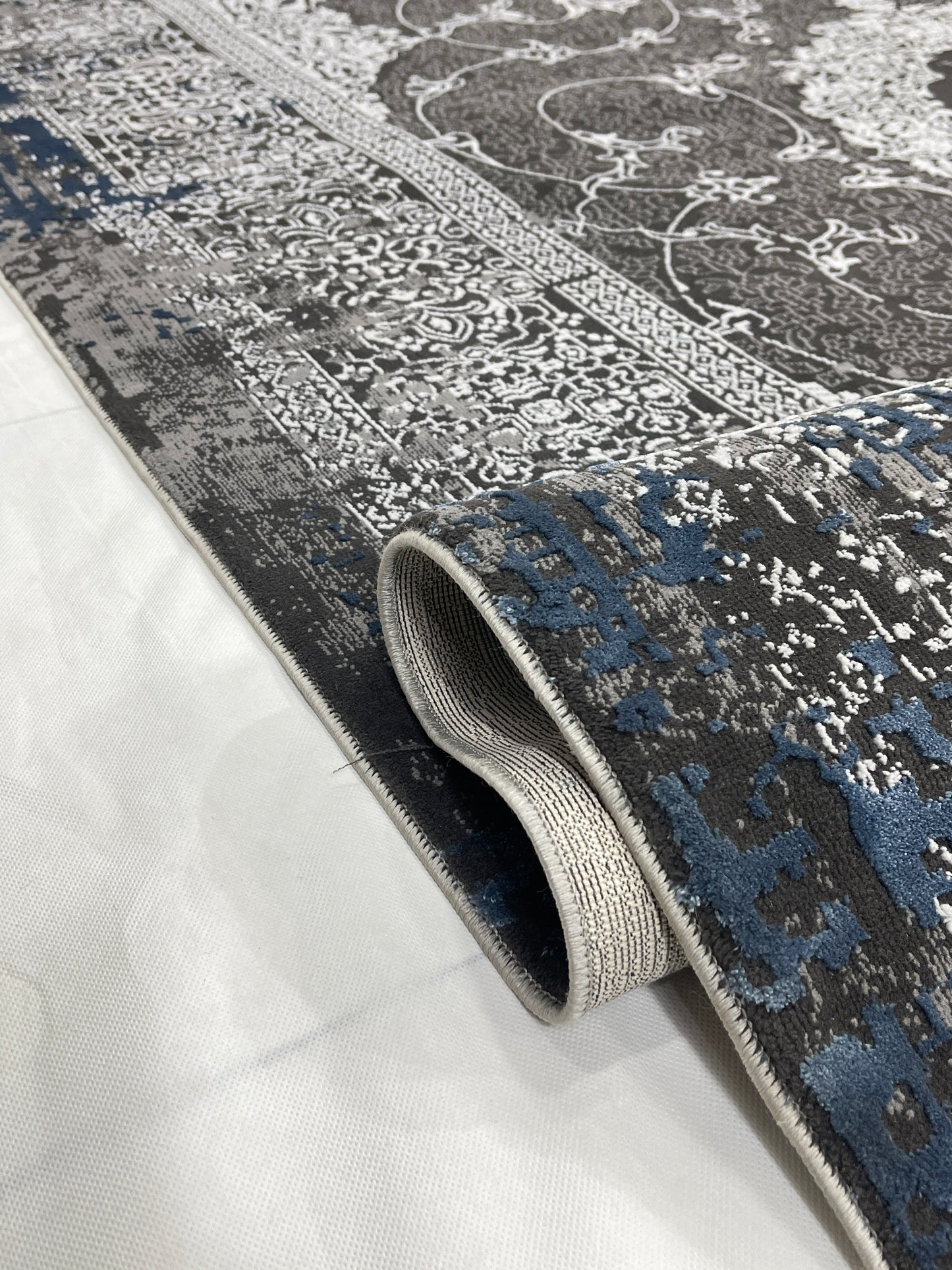 New Turkish Silk (Surya B) 
Size: 6.6 ft width x 9.6 ft length (200cm x 290cm)
Article -629- Grey & Blue
