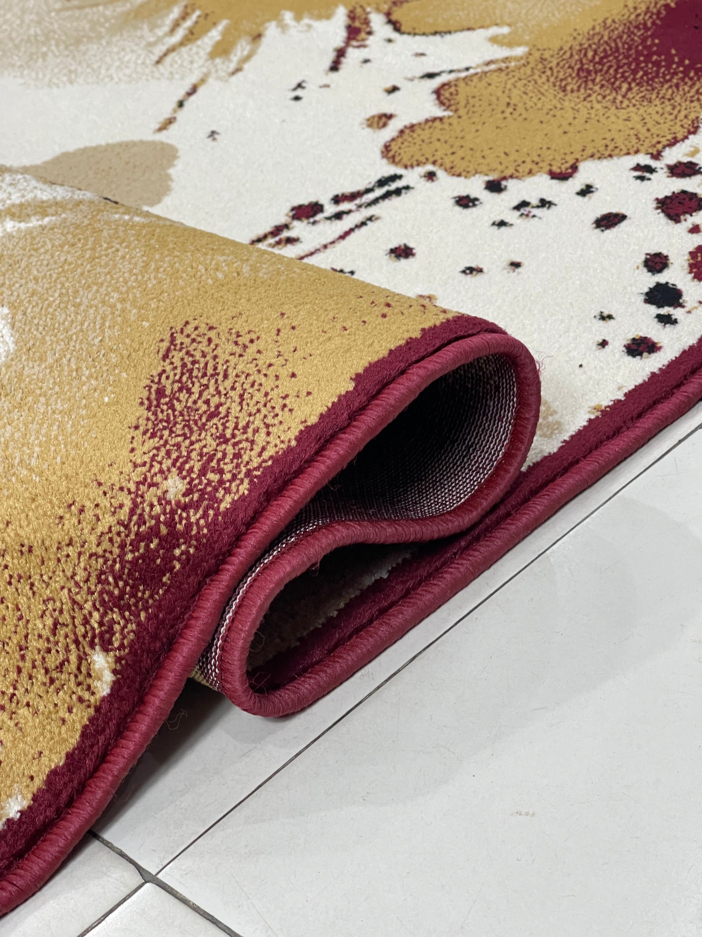 Modern Polypropylene Rug,back woven(Article-168-Red)
Size : 6.6 ft width x 9.6 ft length (200cm x 290cm)